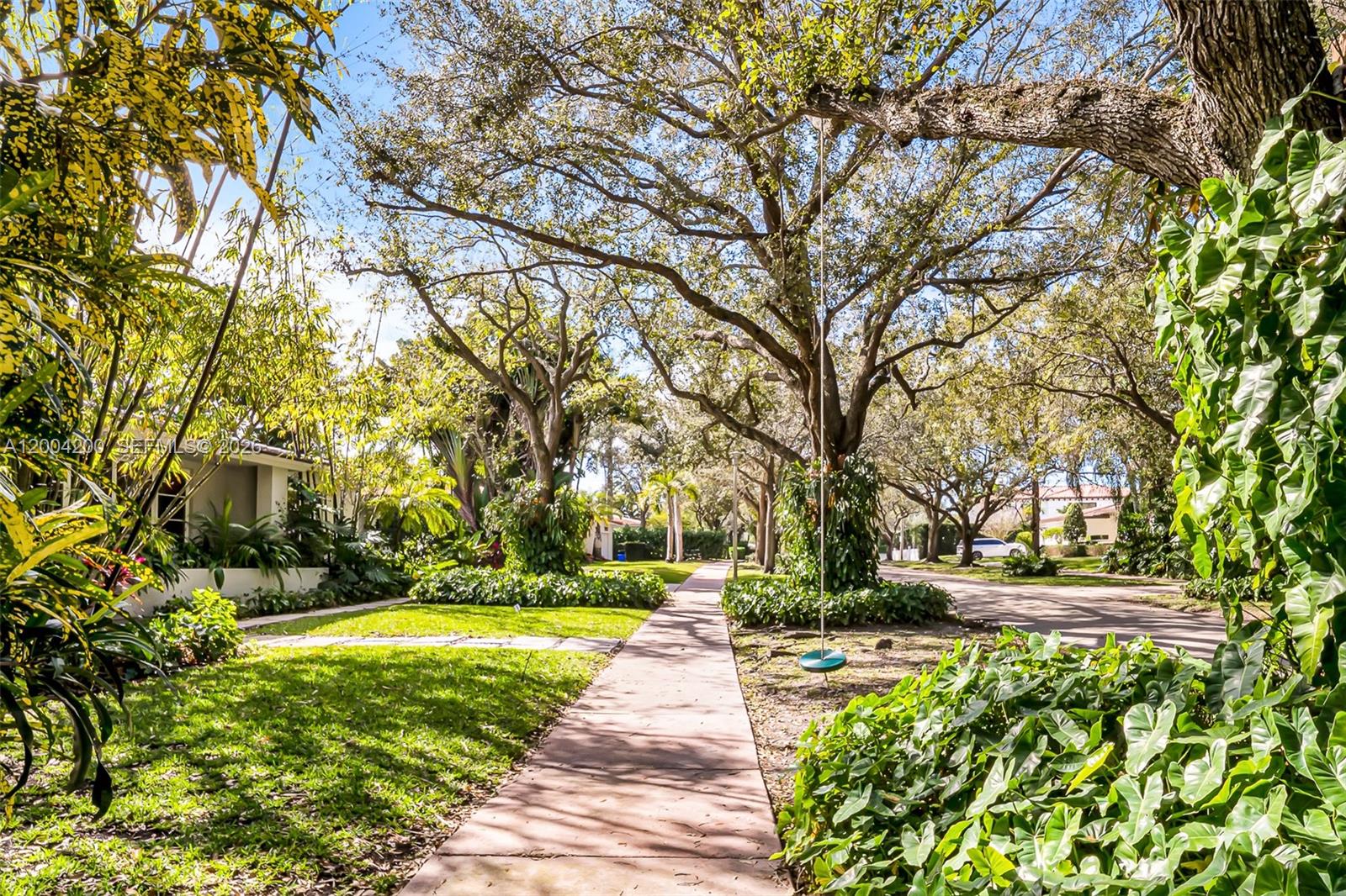 1010 Placetas Ave, Coral Gables FL 33146