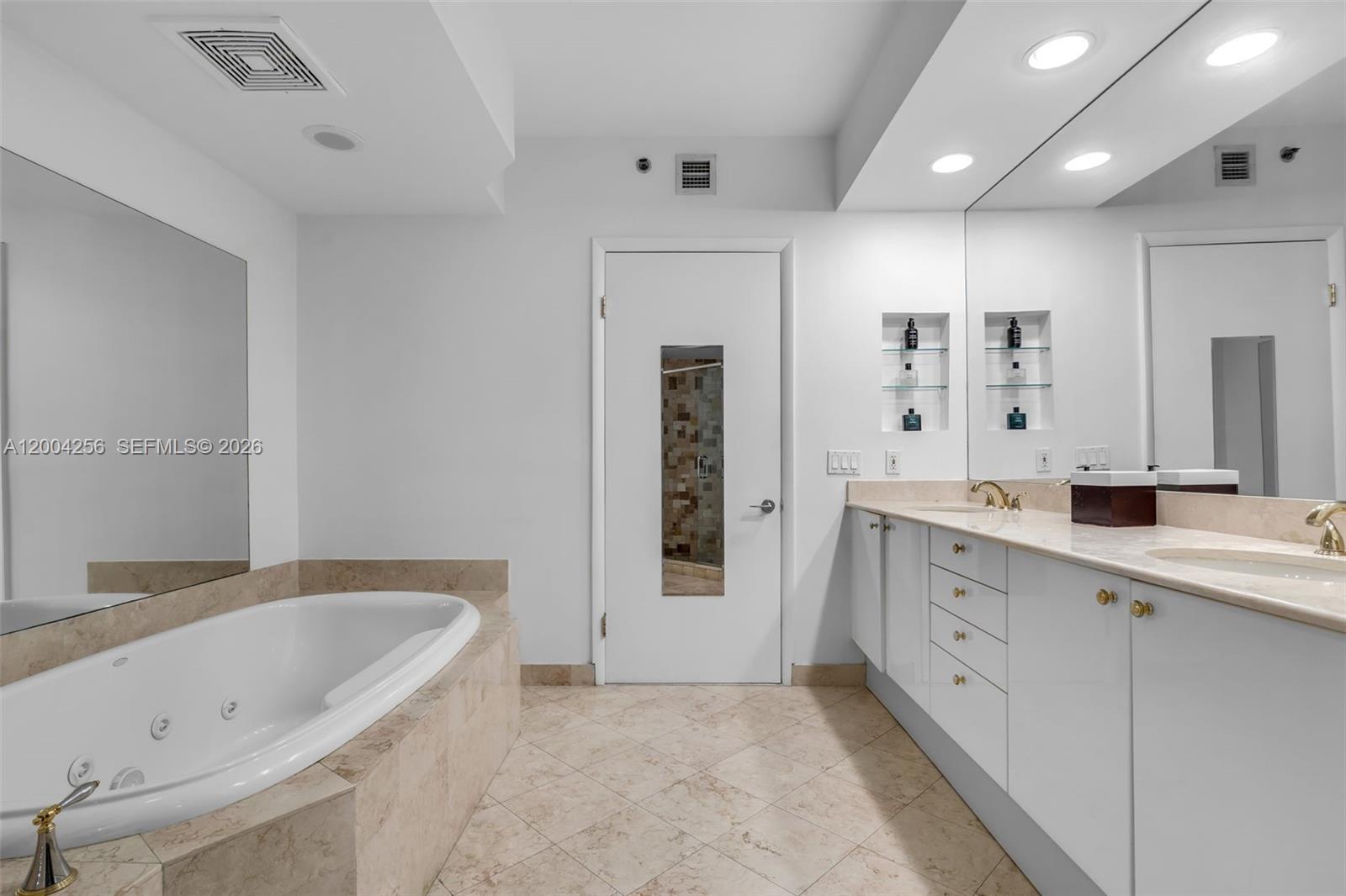 791 Crandon Blvd #302, Key Biscayne FL 33149