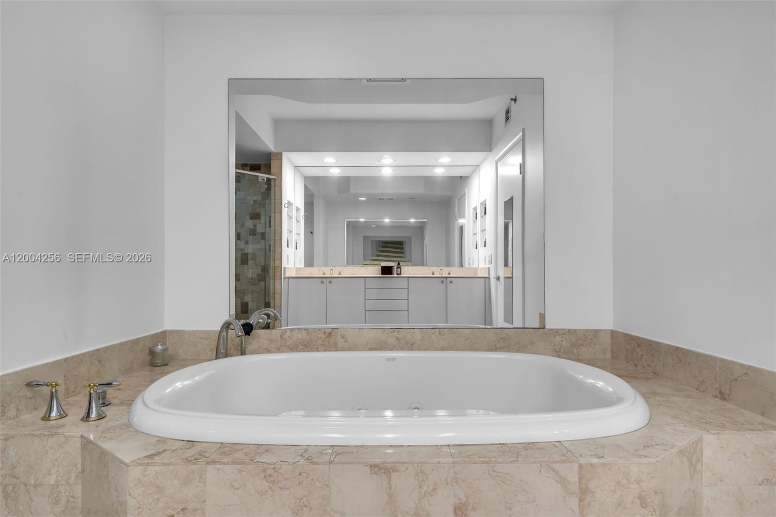 791 Crandon Blvd #302, Key Biscayne FL 33149