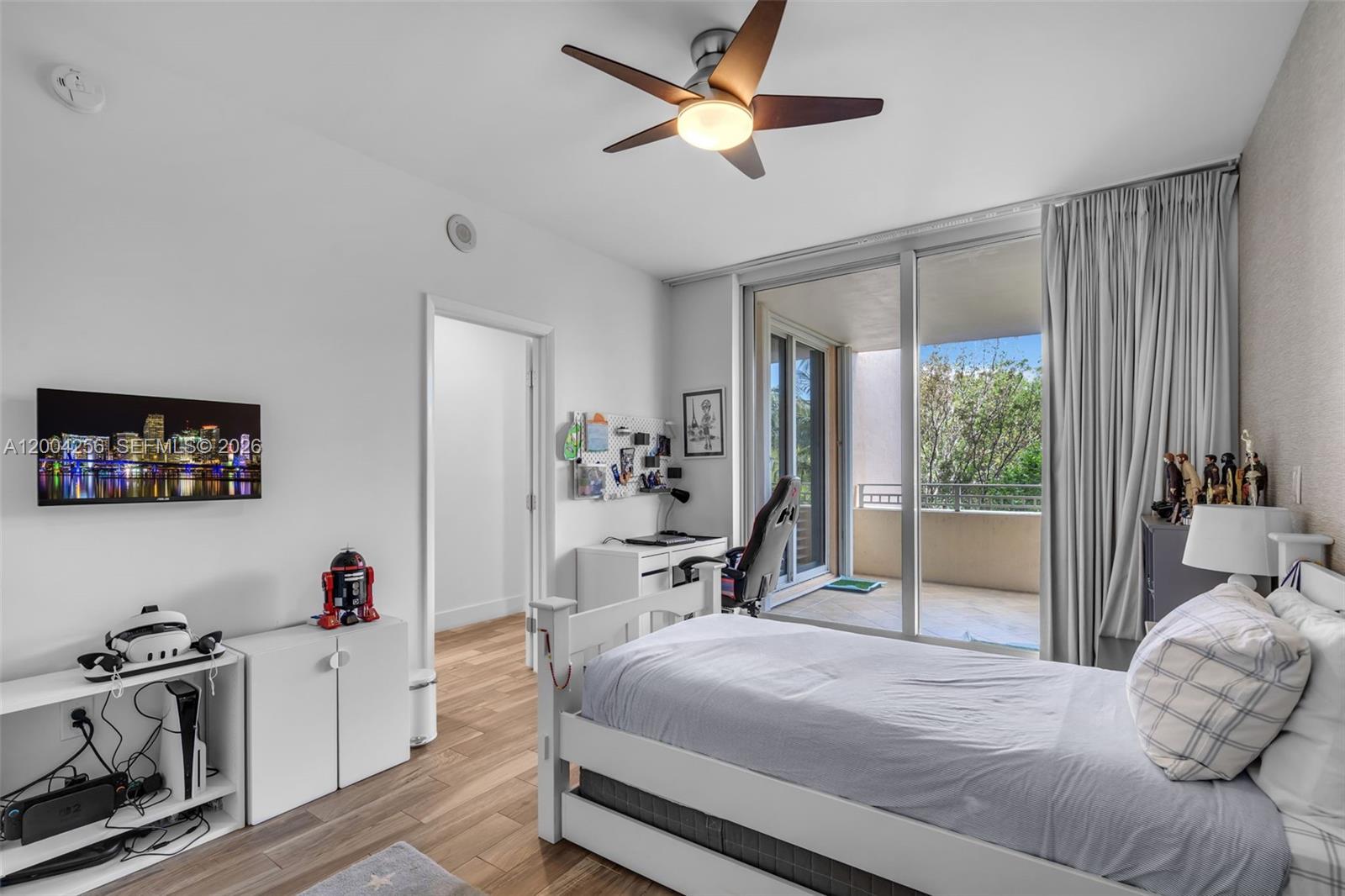 791 Crandon Blvd #302, Key Biscayne FL 33149