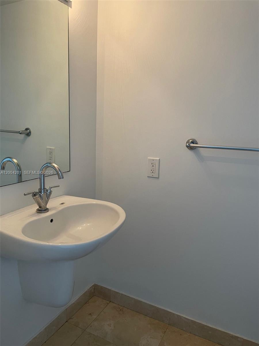 41 SE 5th St #1614, Miami FL 33131