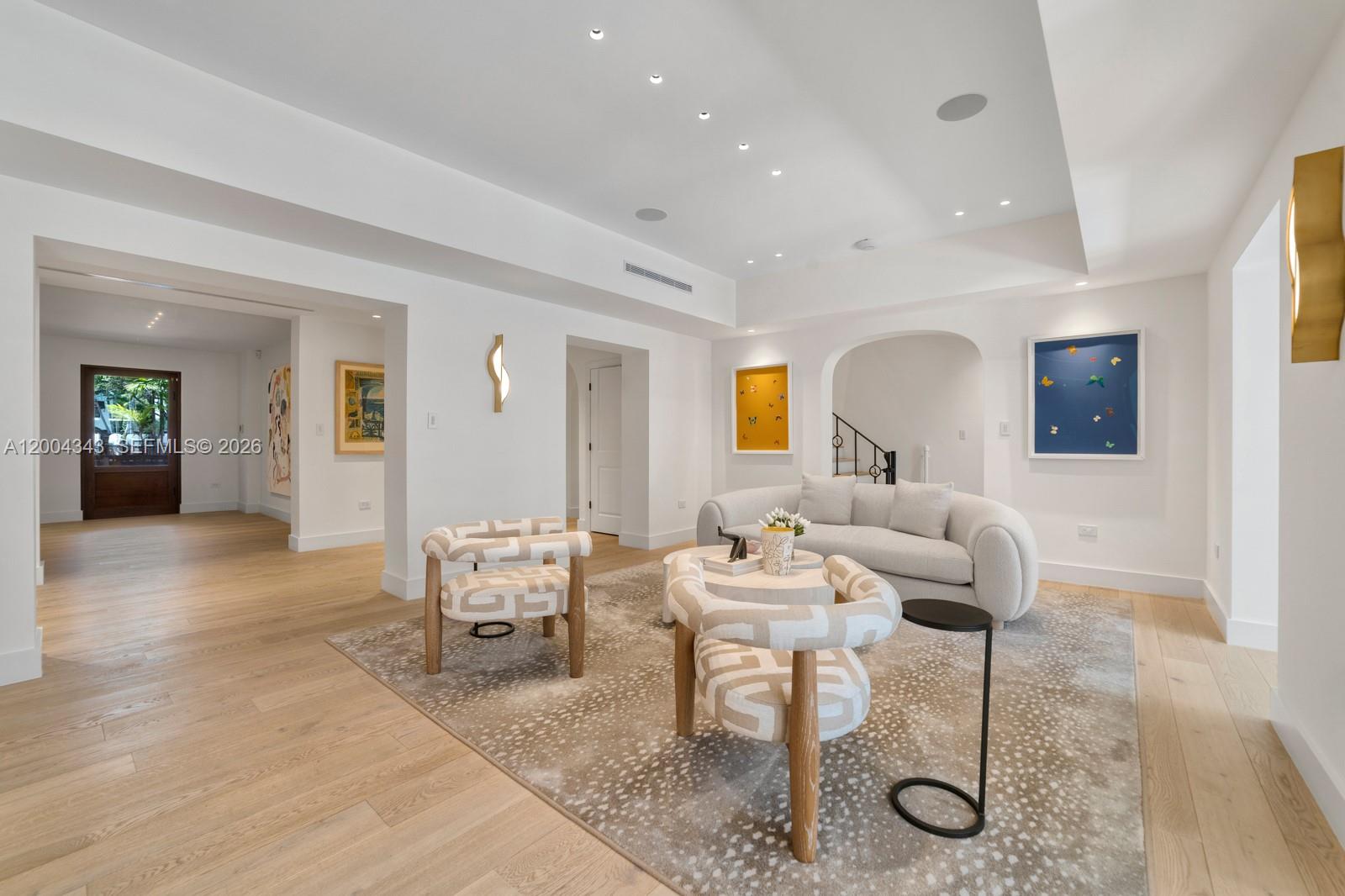 5763 Pine Tree Dr, Miami Beach FL 33140