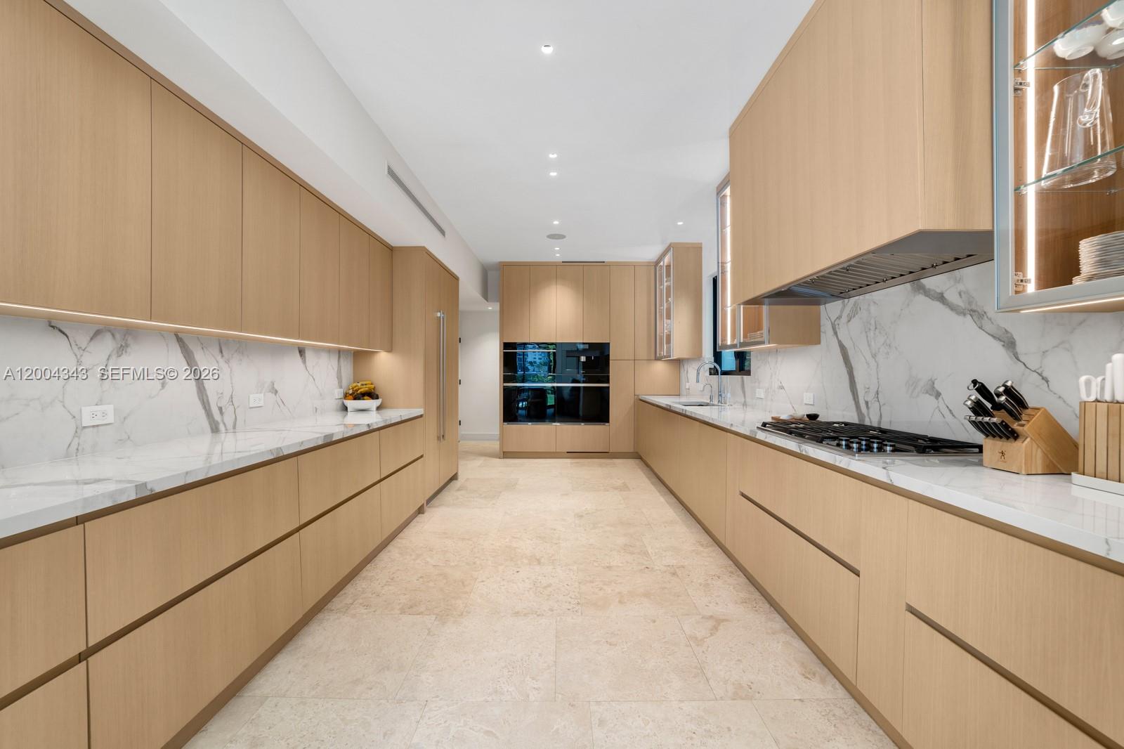 5763 Pine Tree Dr, Miami Beach FL 33140