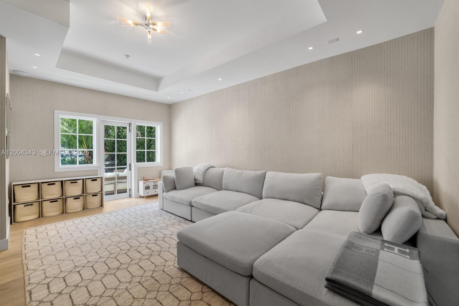 5763 Pine Tree Dr, Miami Beach FL 33140