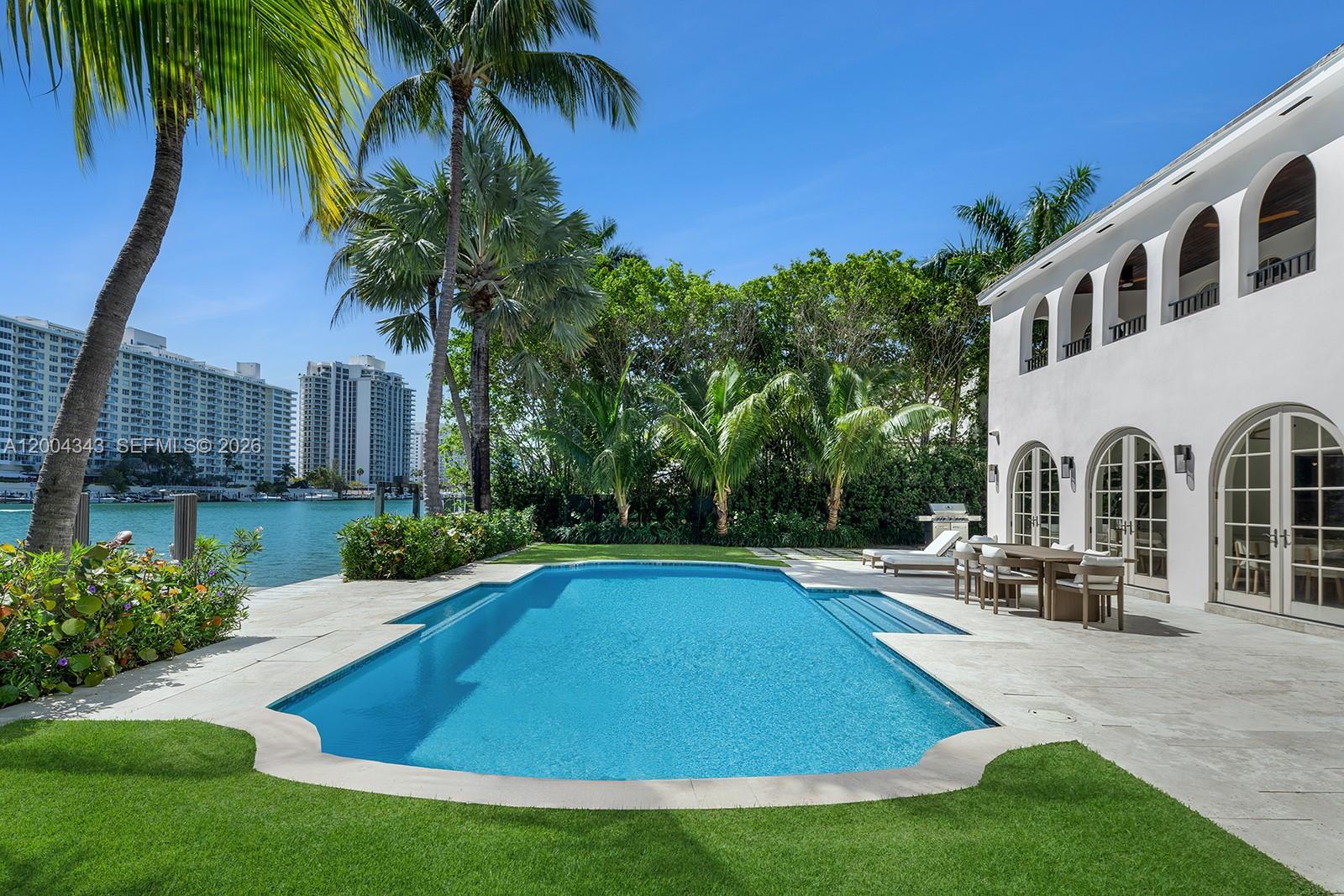 5763 Pine Tree Dr, Miami Beach FL 33140