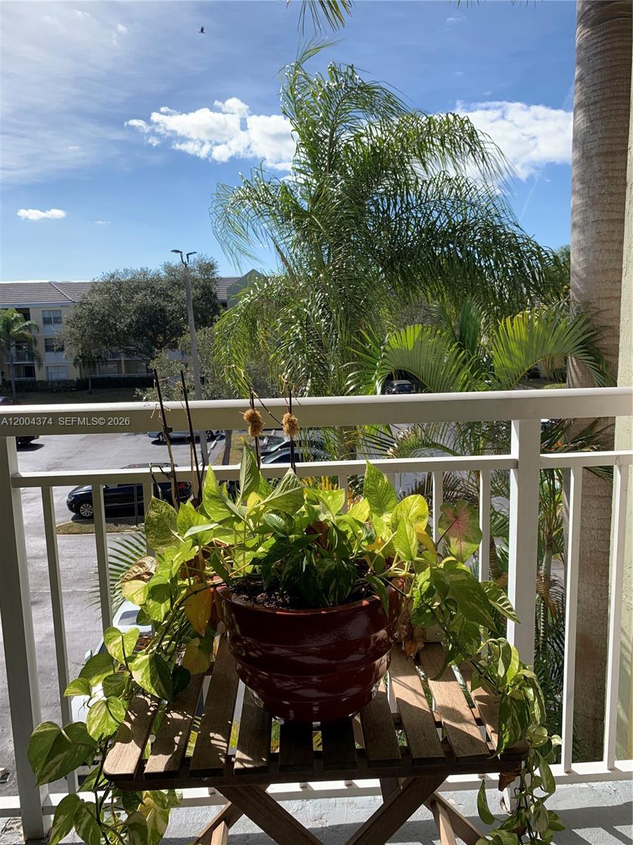 8660 SW 212th St #305, Cutler Bay FL 33189