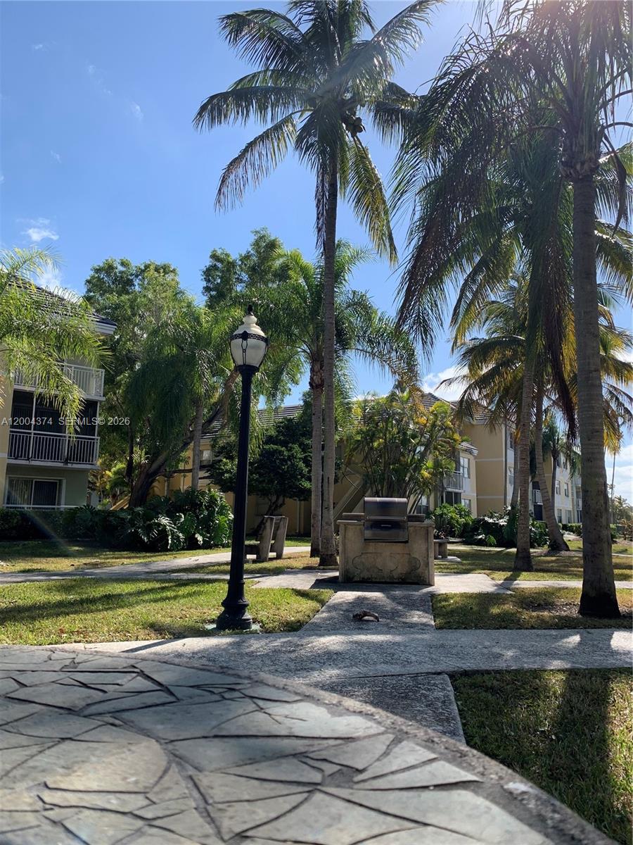 8660 SW 212th St #305, Cutler Bay FL 33189