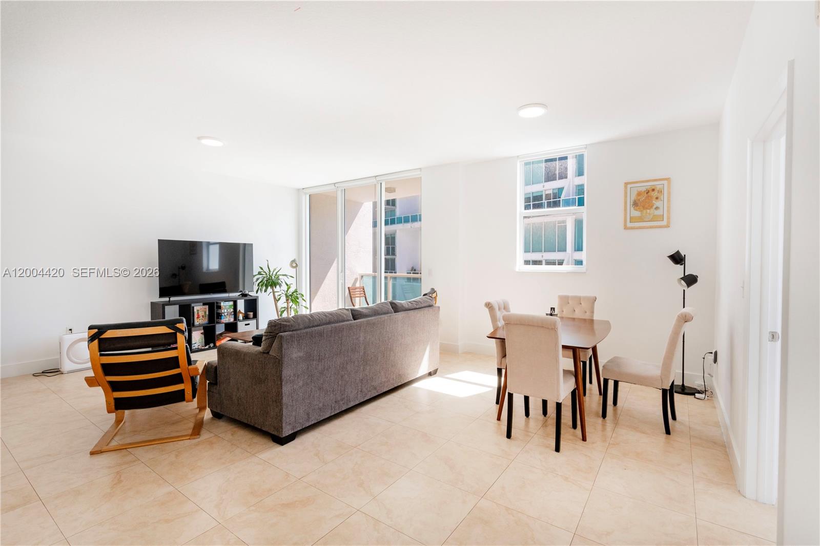 31 SE 5th St #4121, Miami FL 33131