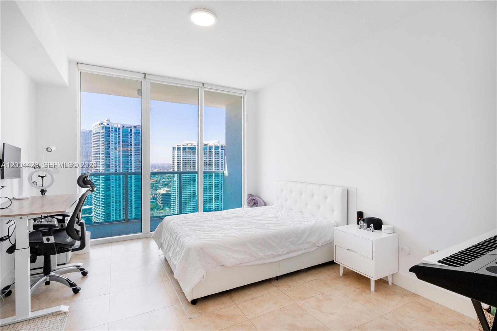 31 SE 5th St #4121, Miami FL 33131