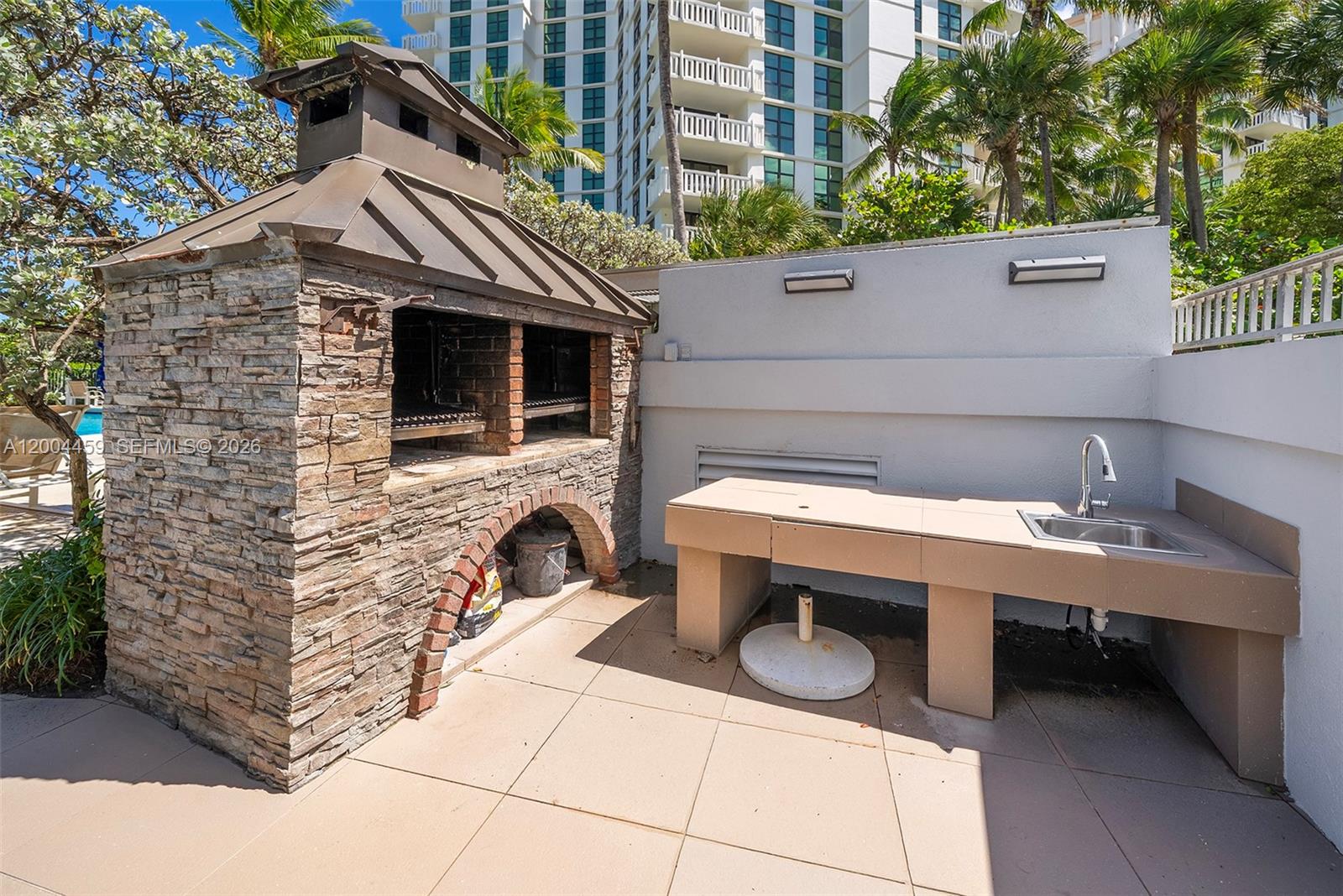 600 Grapetree Dr #3BS, Key Biscayne FL 33149
