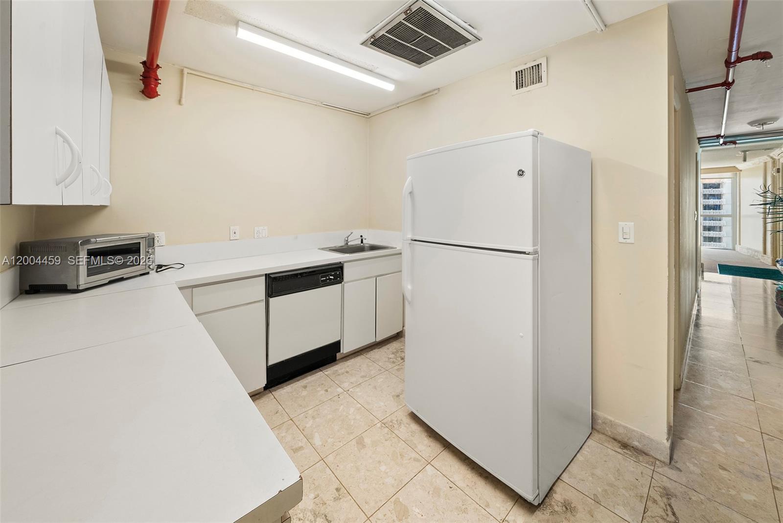600 Grapetree Dr #3BS, Key Biscayne FL 33149