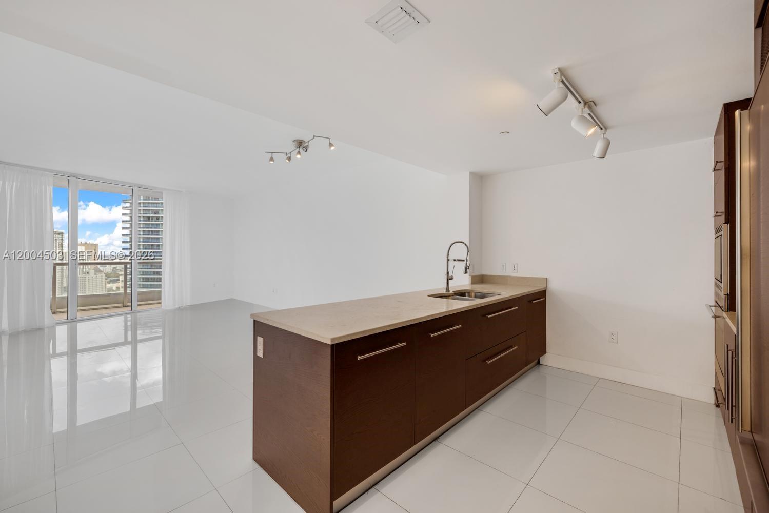 465 Brickell Ave #4206, Miami FL 33131