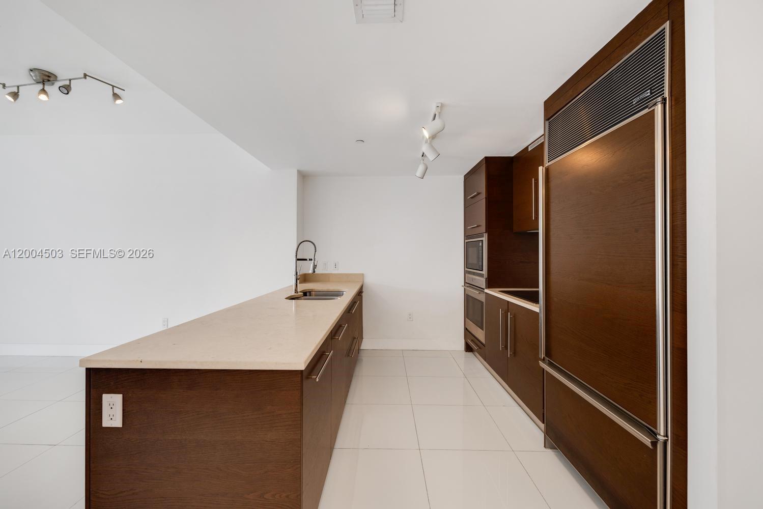 465 Brickell Ave #4206, Miami FL 33131