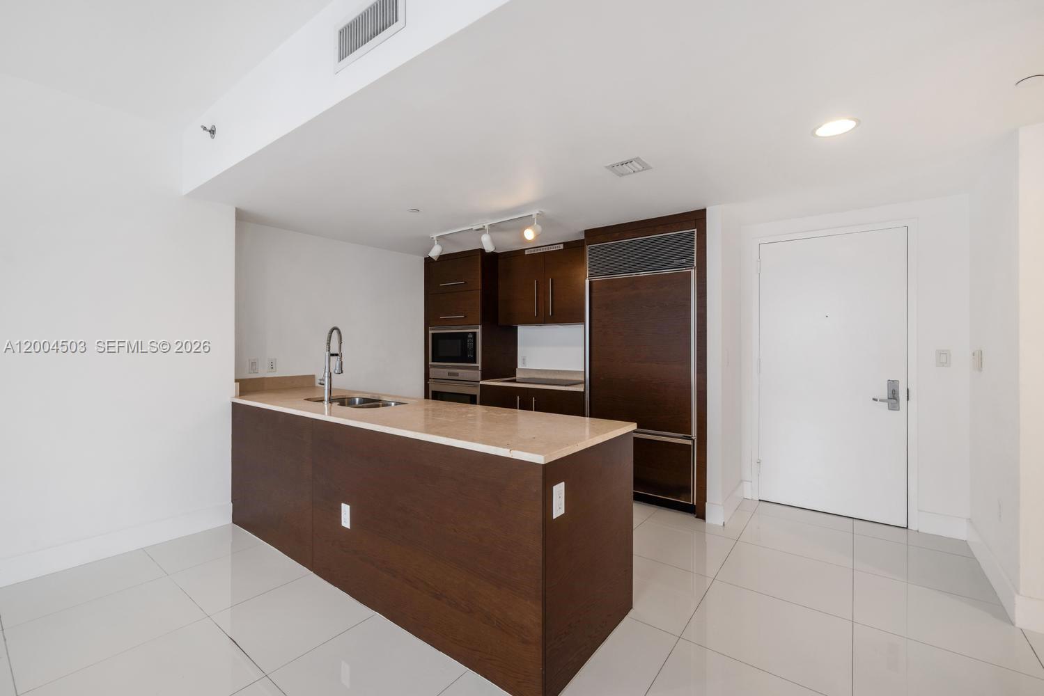 465 Brickell Ave #4206, Miami FL 33131