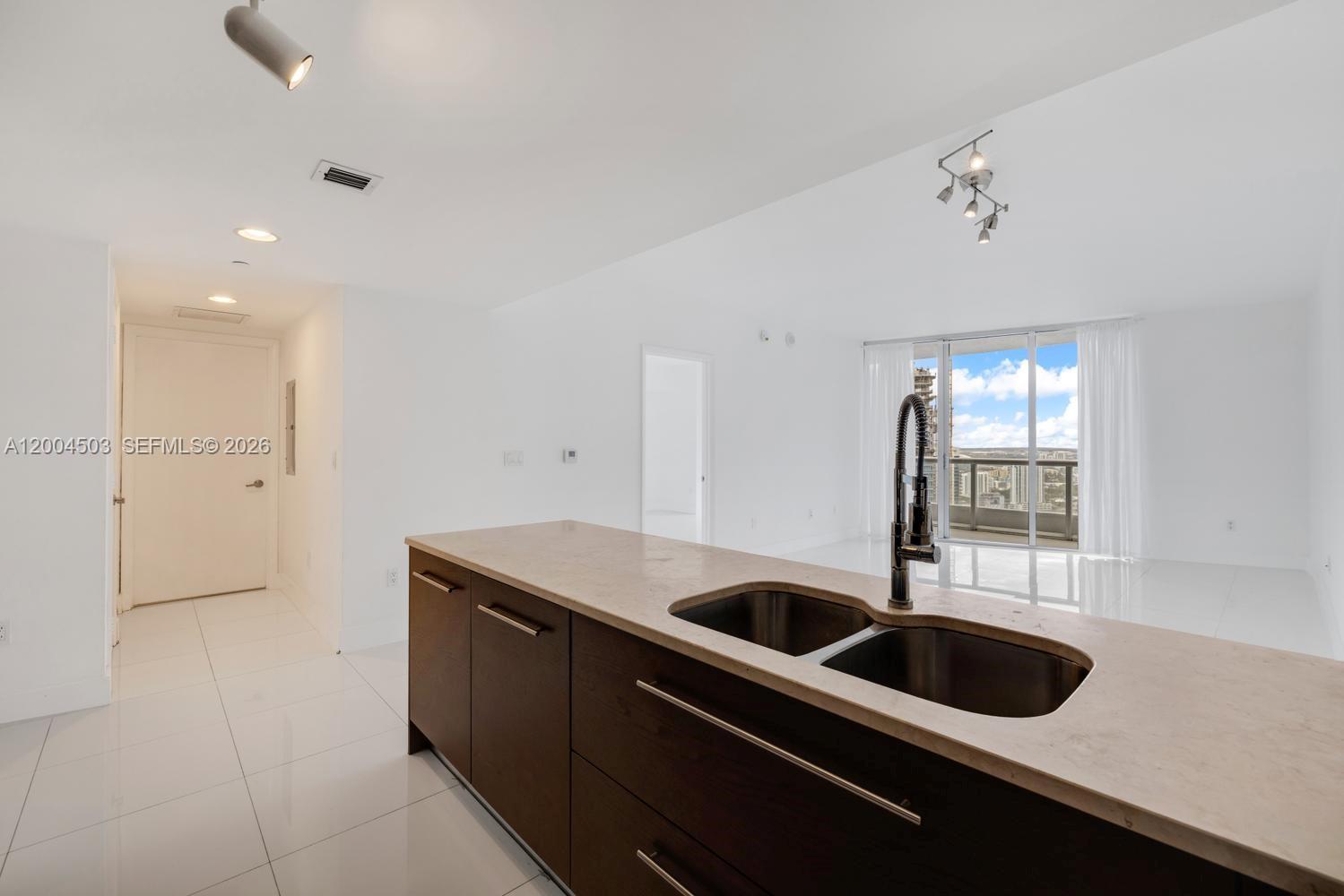 465 Brickell Ave #4206, Miami FL 33131