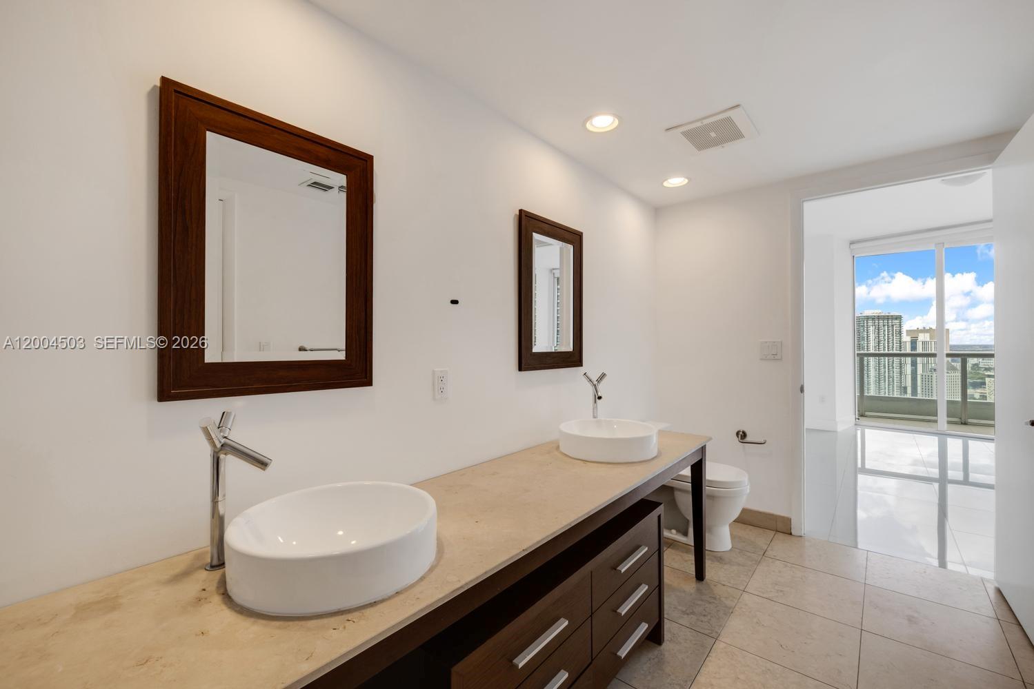 465 Brickell Ave #4206, Miami FL 33131