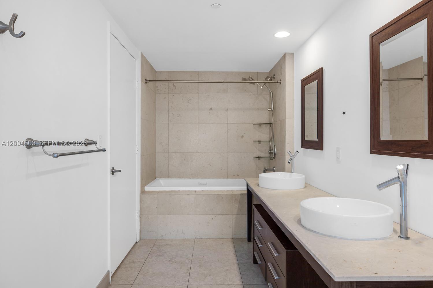 465 Brickell Ave #4206, Miami FL 33131