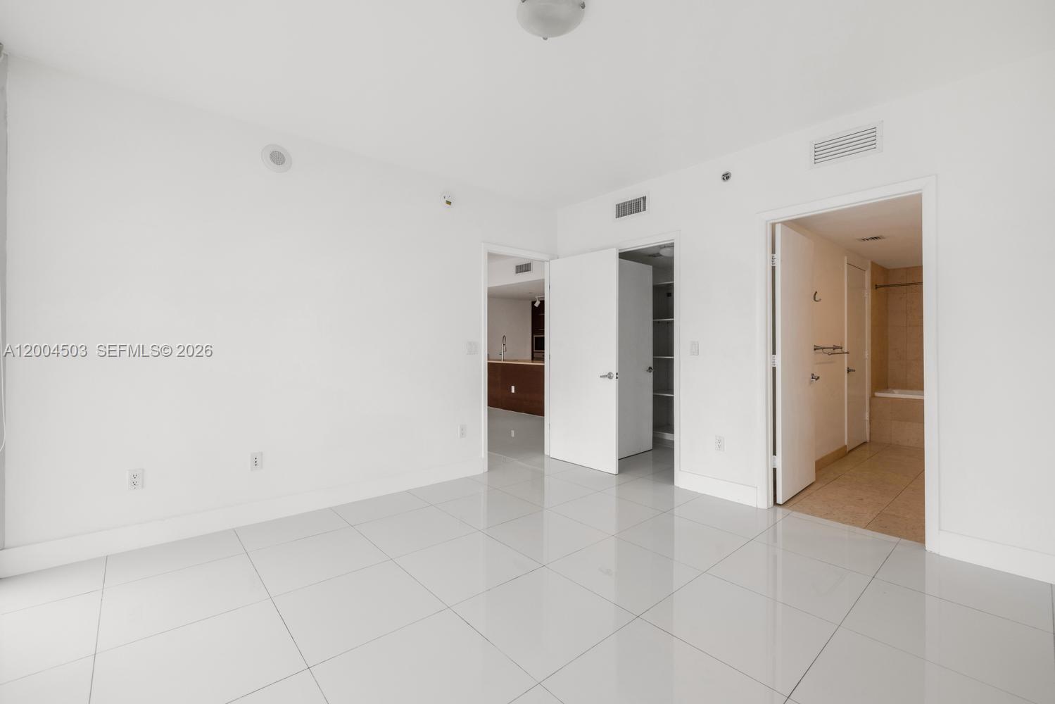 465 Brickell Ave #4206, Miami FL 33131