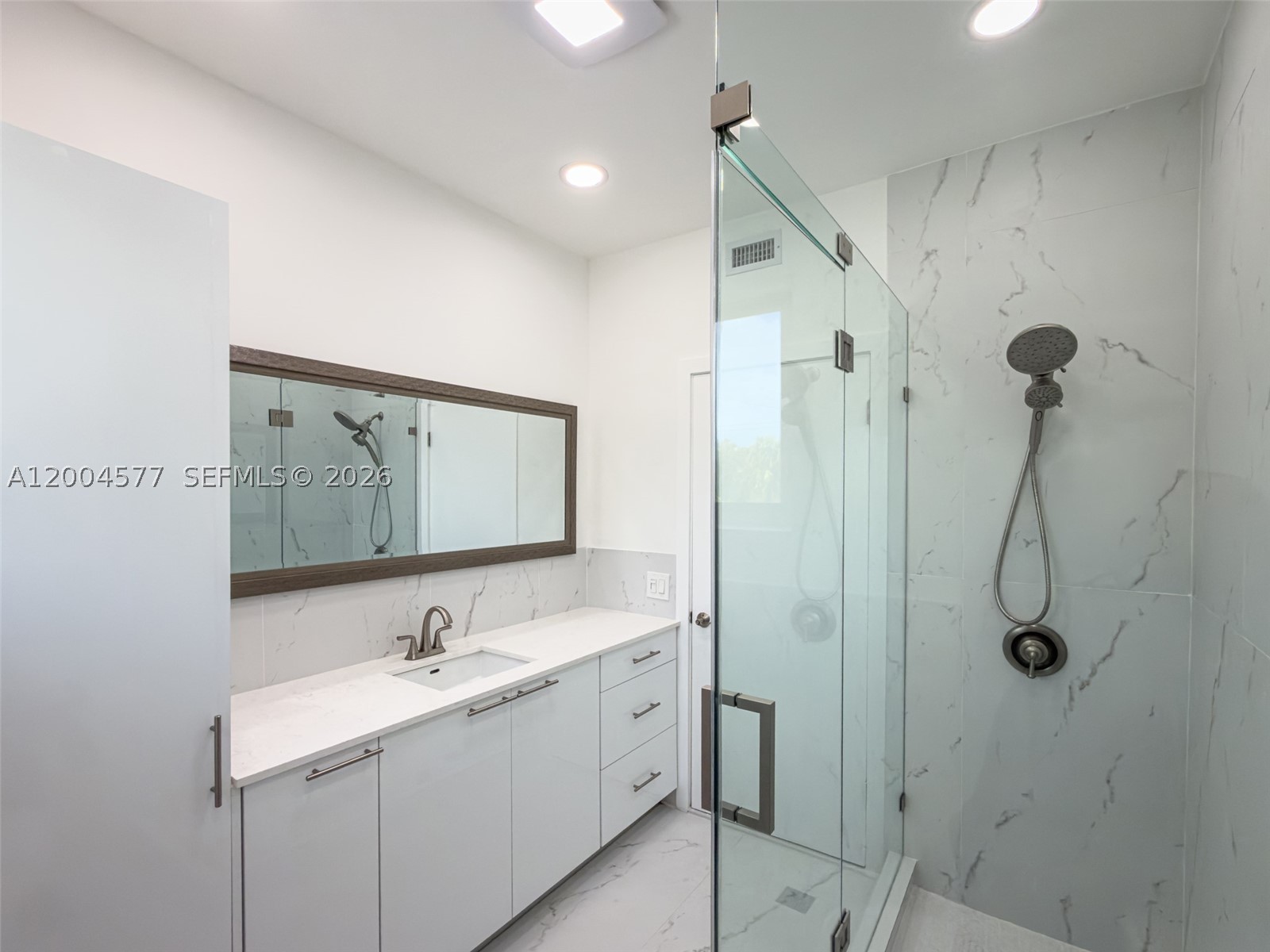 1690 Daytonia Rd, Miami Beach FL 33141