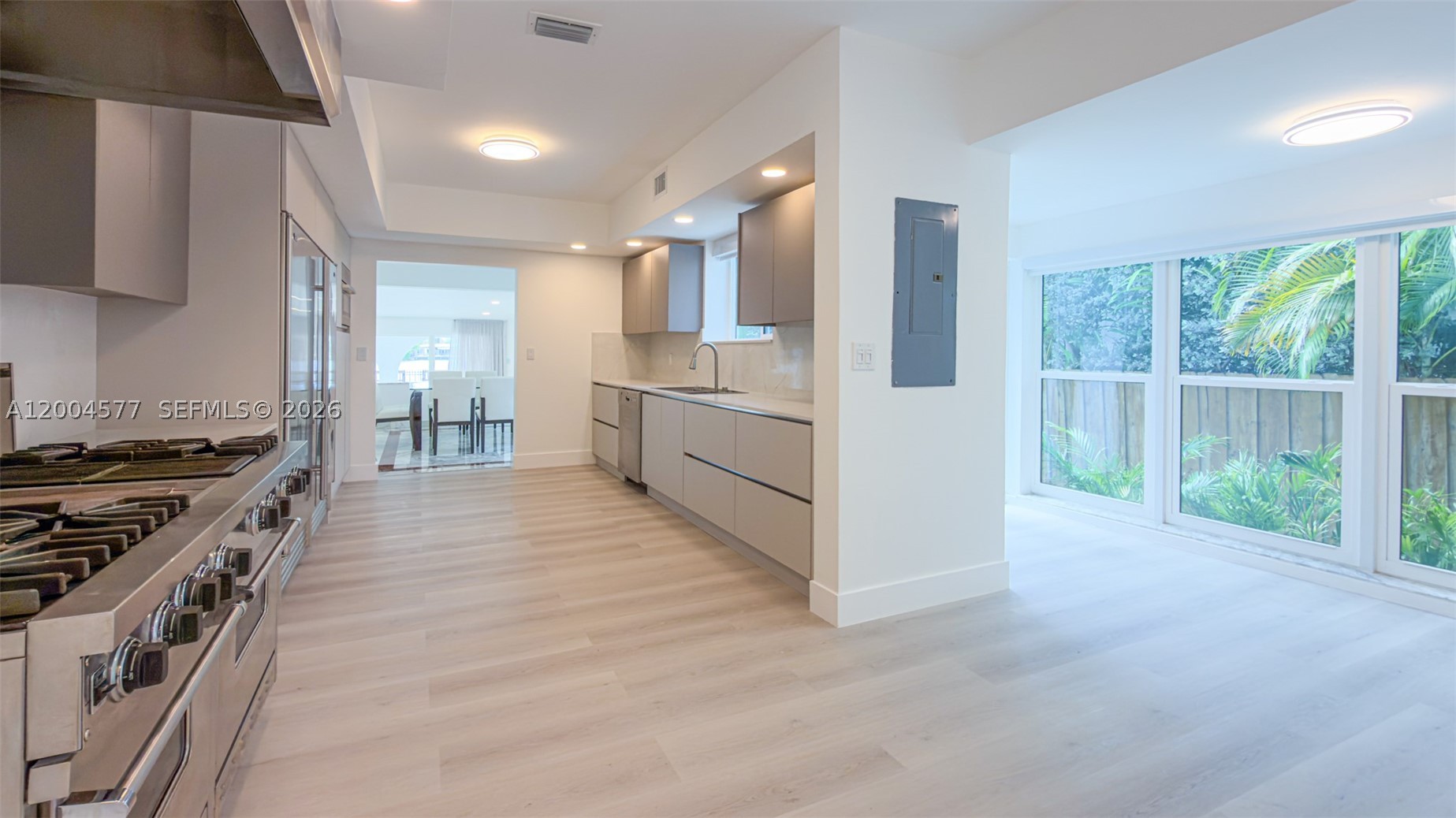 1690 Daytonia Rd, Miami Beach FL 33141