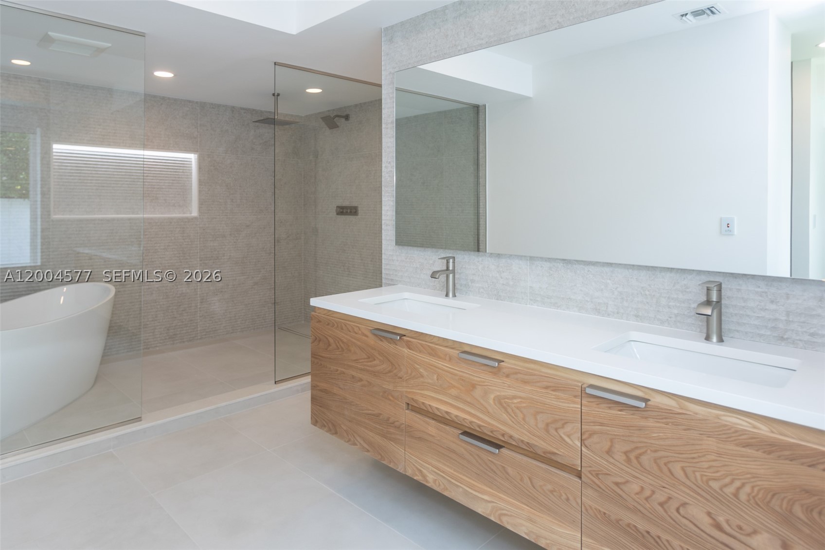 1690 Daytonia Rd, Miami Beach FL 33141