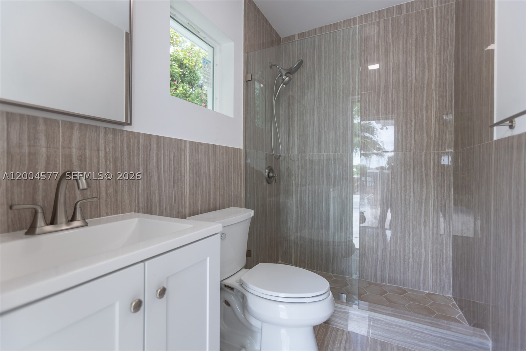 1690 Daytonia Rd, Miami Beach FL 33141