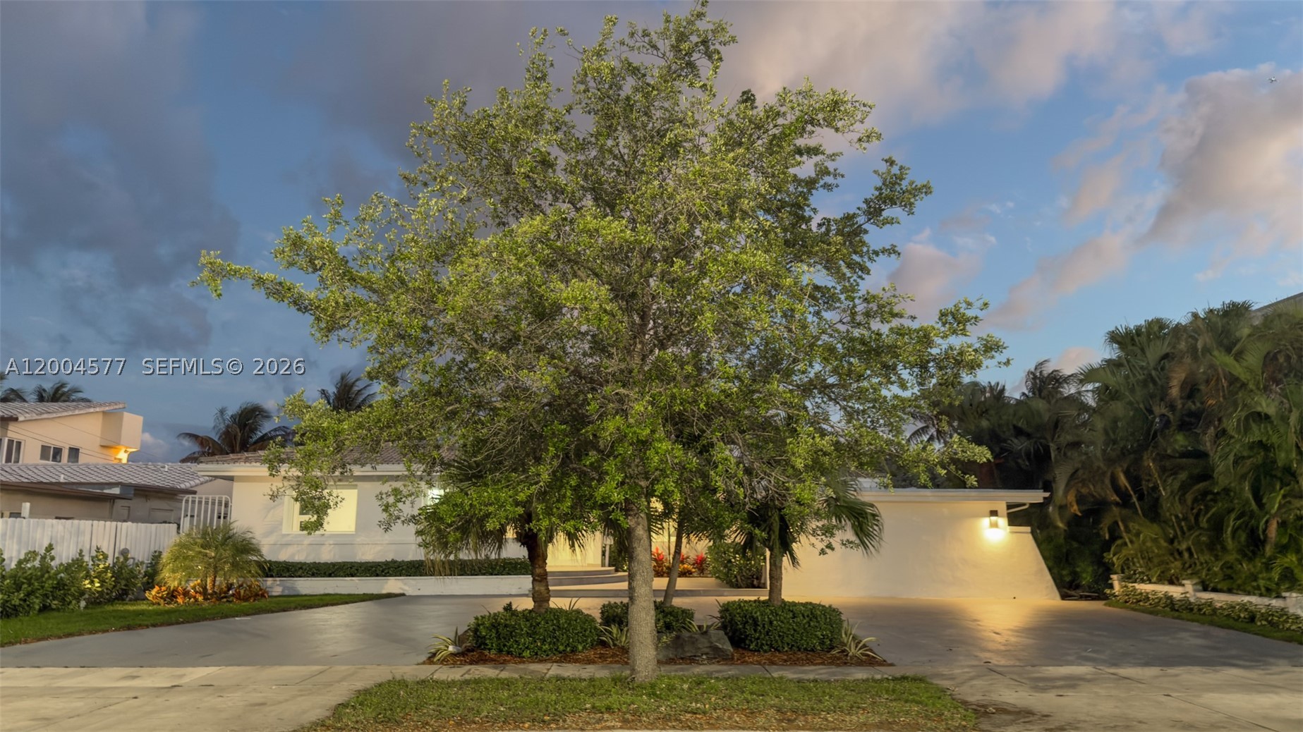 1690 Daytonia Rd, Miami Beach FL 33141