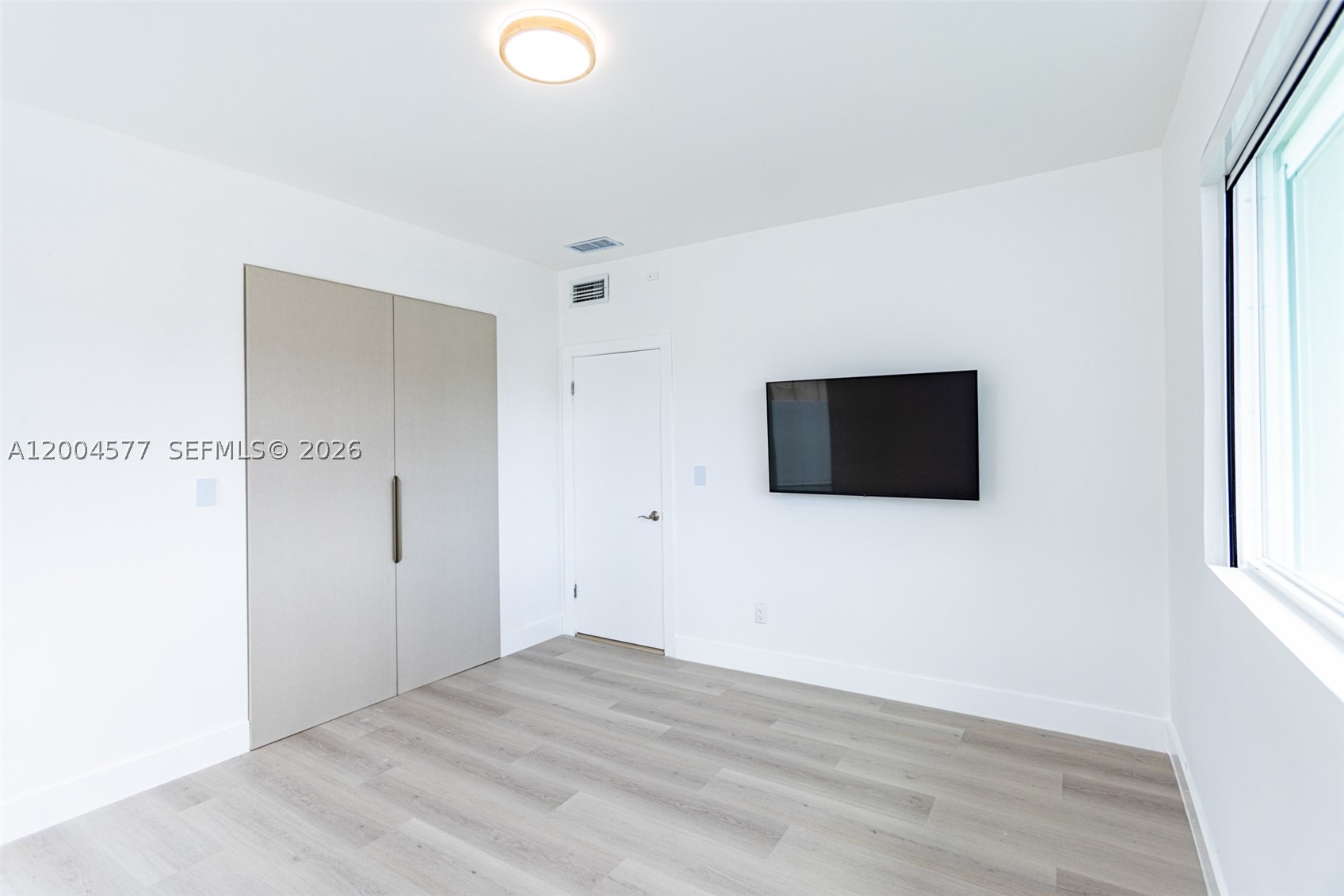 1690 Daytonia Rd, Miami Beach FL 33141