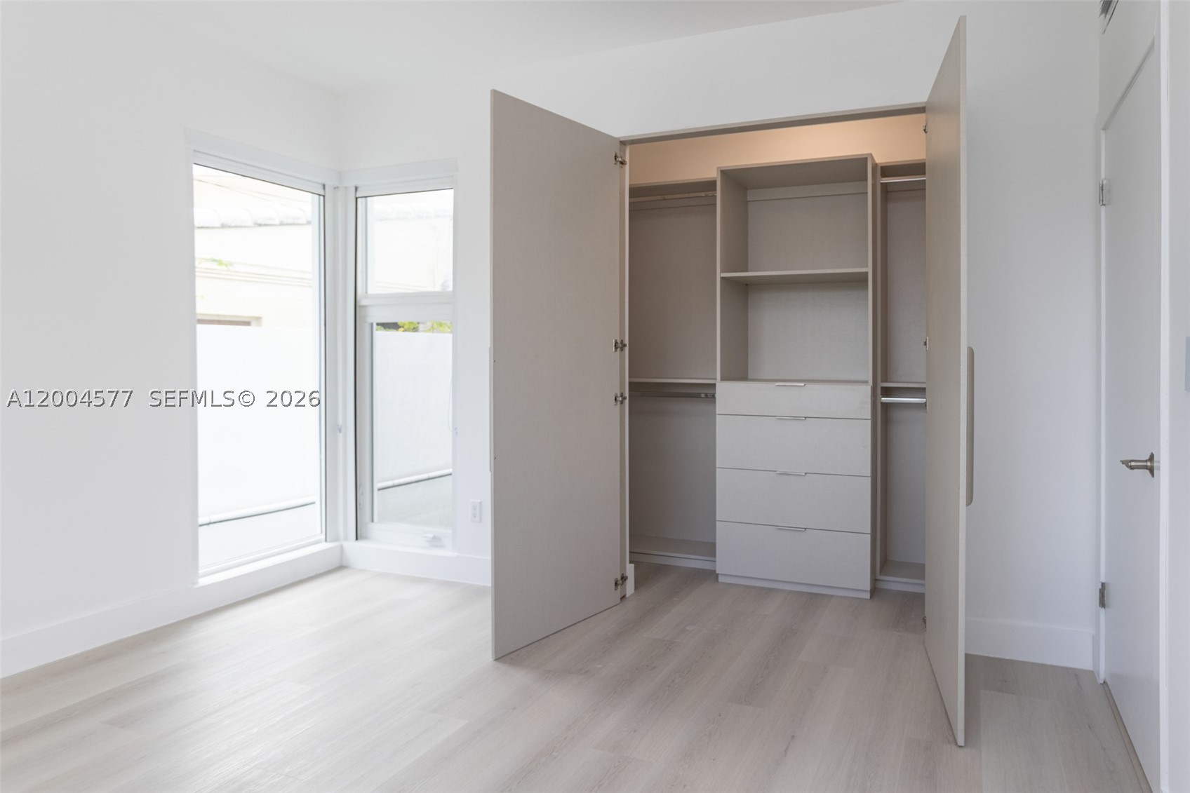1690 Daytonia Rd, Miami Beach FL 33141