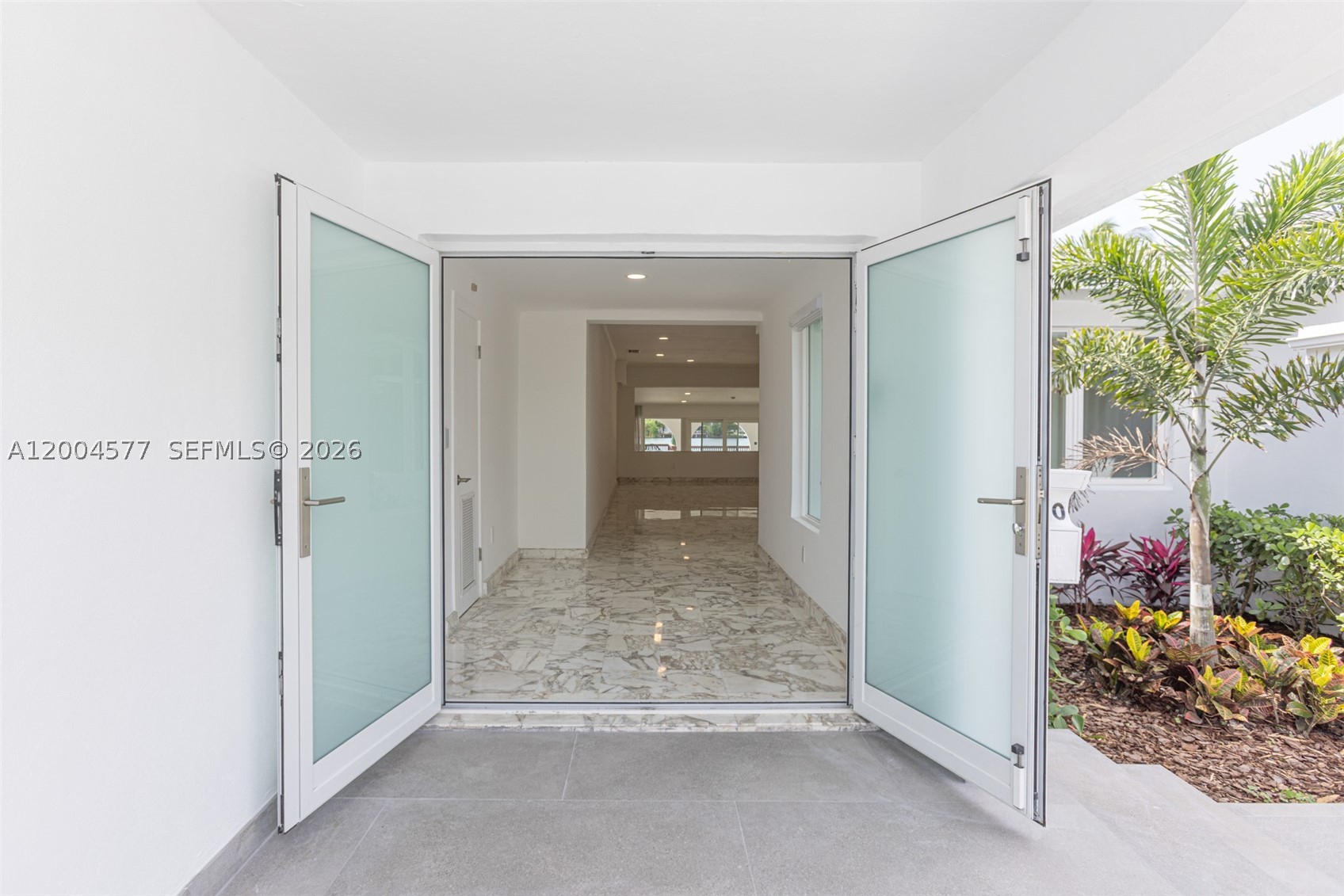 1690 Daytonia Rd, Miami Beach FL 33141