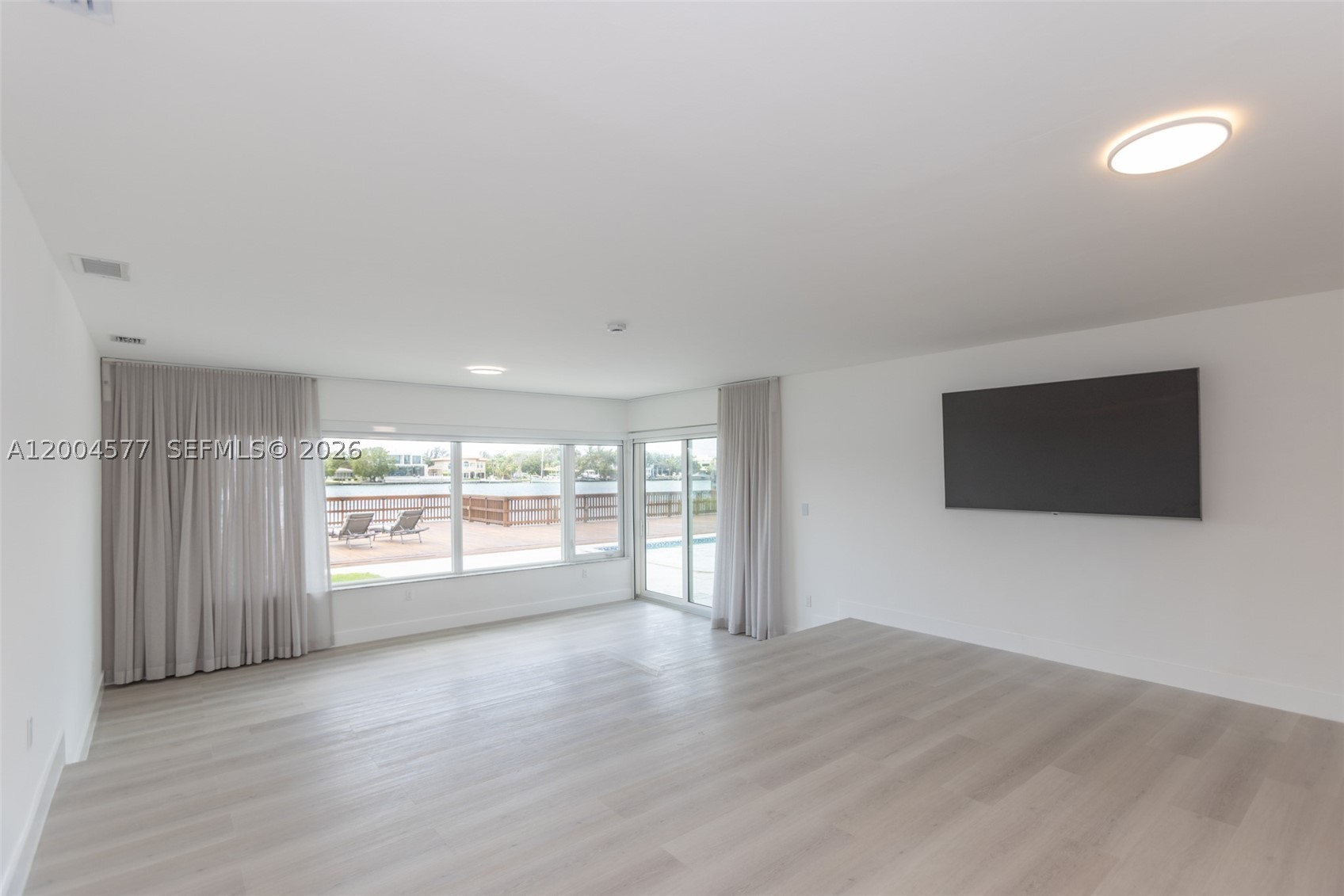 1690 Daytonia Rd, Miami Beach FL 33141