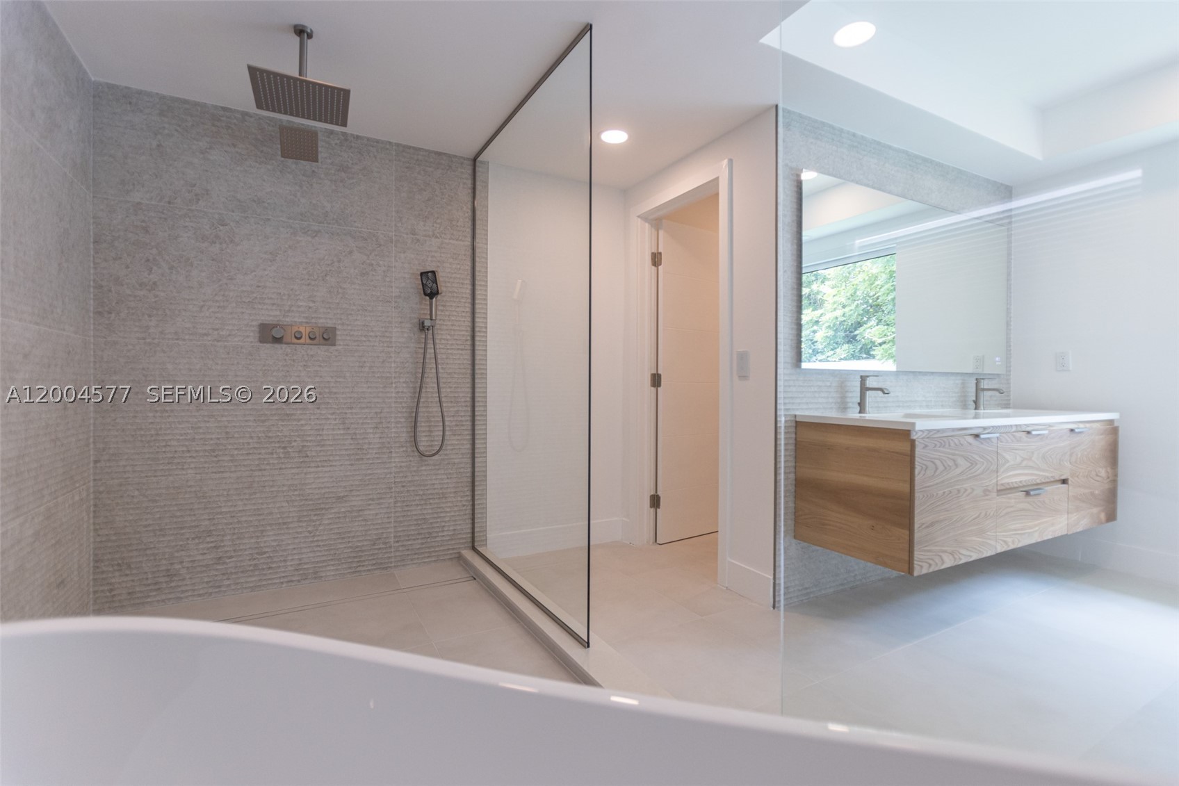 1690 Daytonia Rd, Miami Beach FL 33141