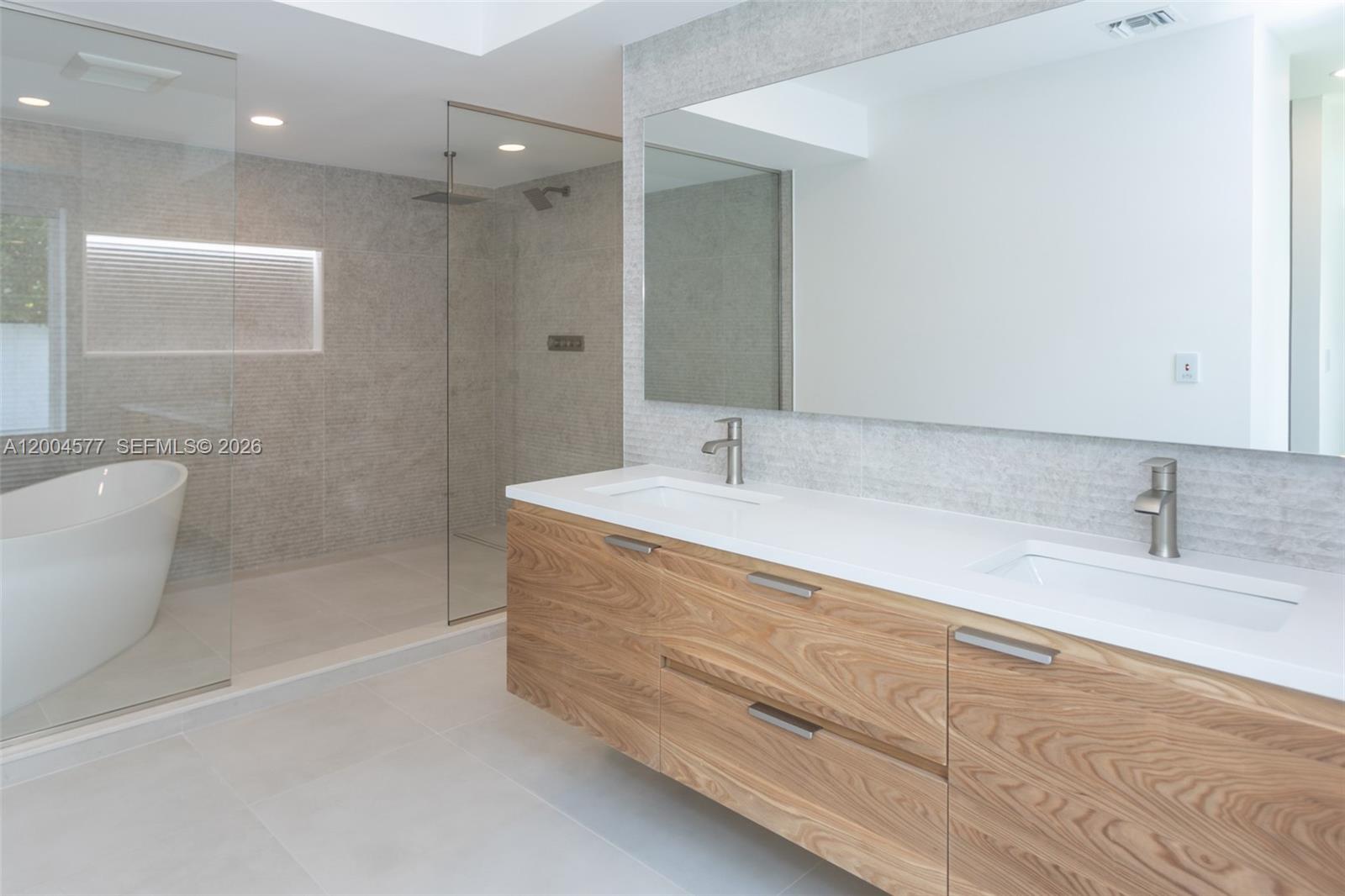 1690 Daytonia Rd, Miami Beach FL 33141