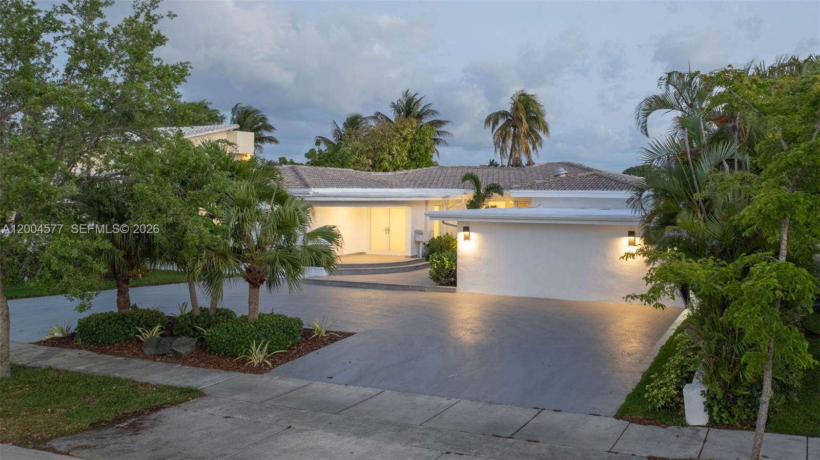 1690 Daytonia Rd, Miami Beach FL 33141