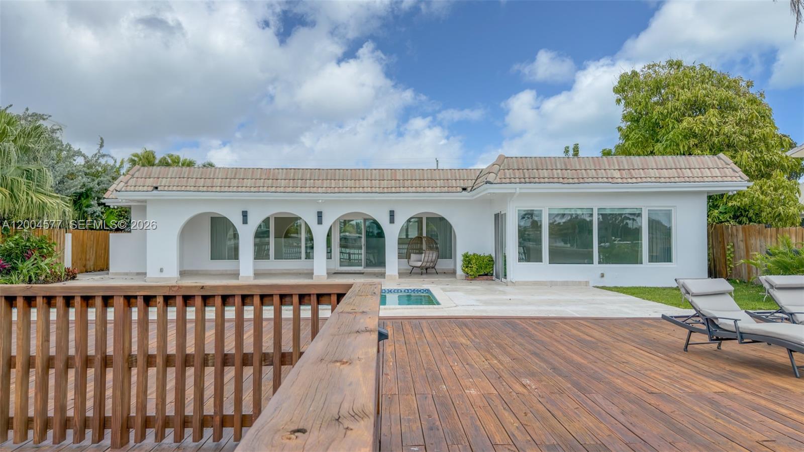 1690 Daytonia Rd, Miami Beach FL 33141