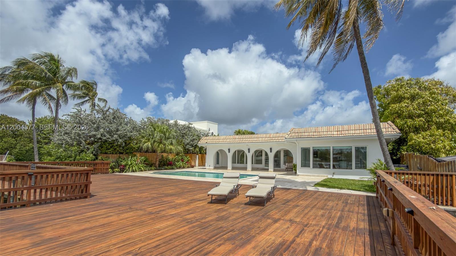 1690 Daytonia Rd, Miami Beach FL 33141
