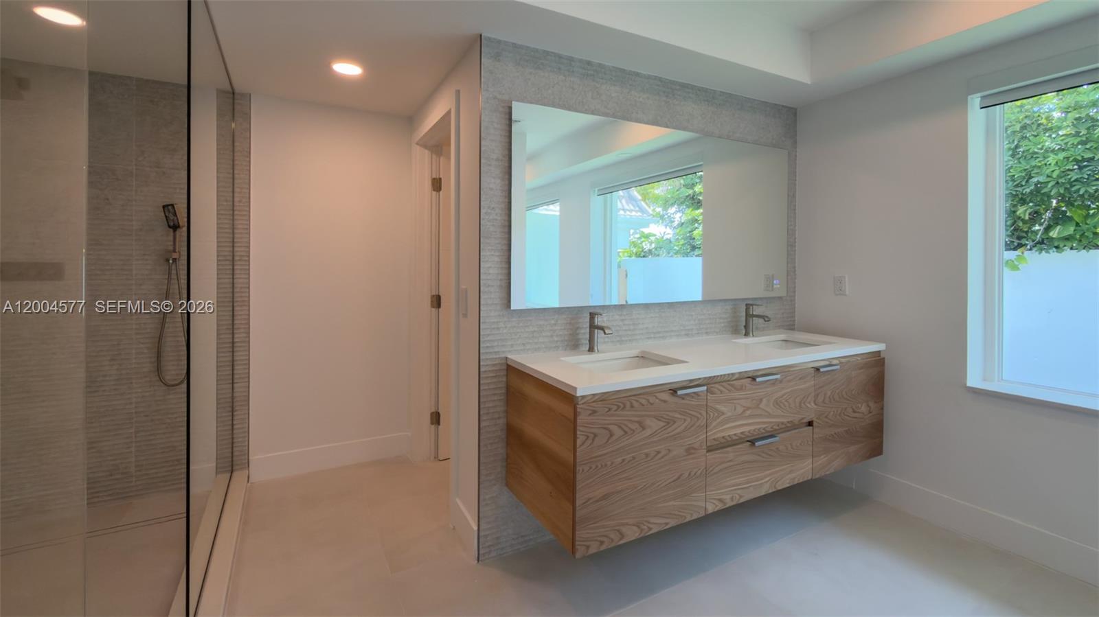 1690 Daytonia Rd, Miami Beach FL 33141