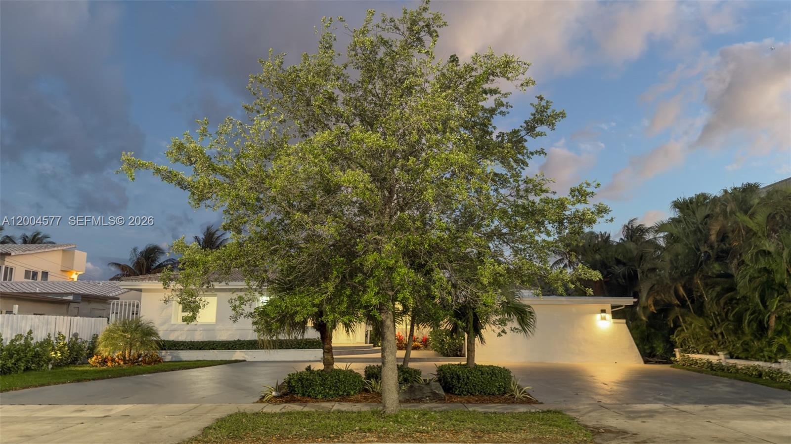 1690 Daytonia Rd, Miami Beach FL 33141
