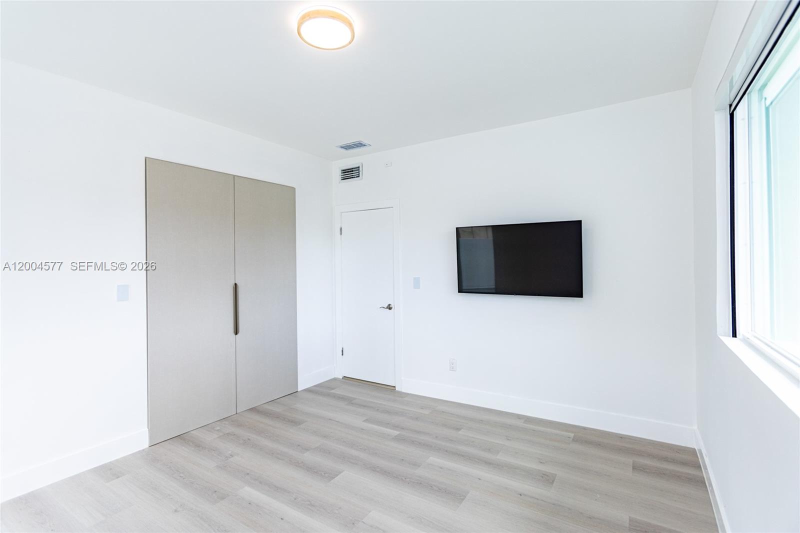 1690 Daytonia Rd, Miami Beach FL 33141