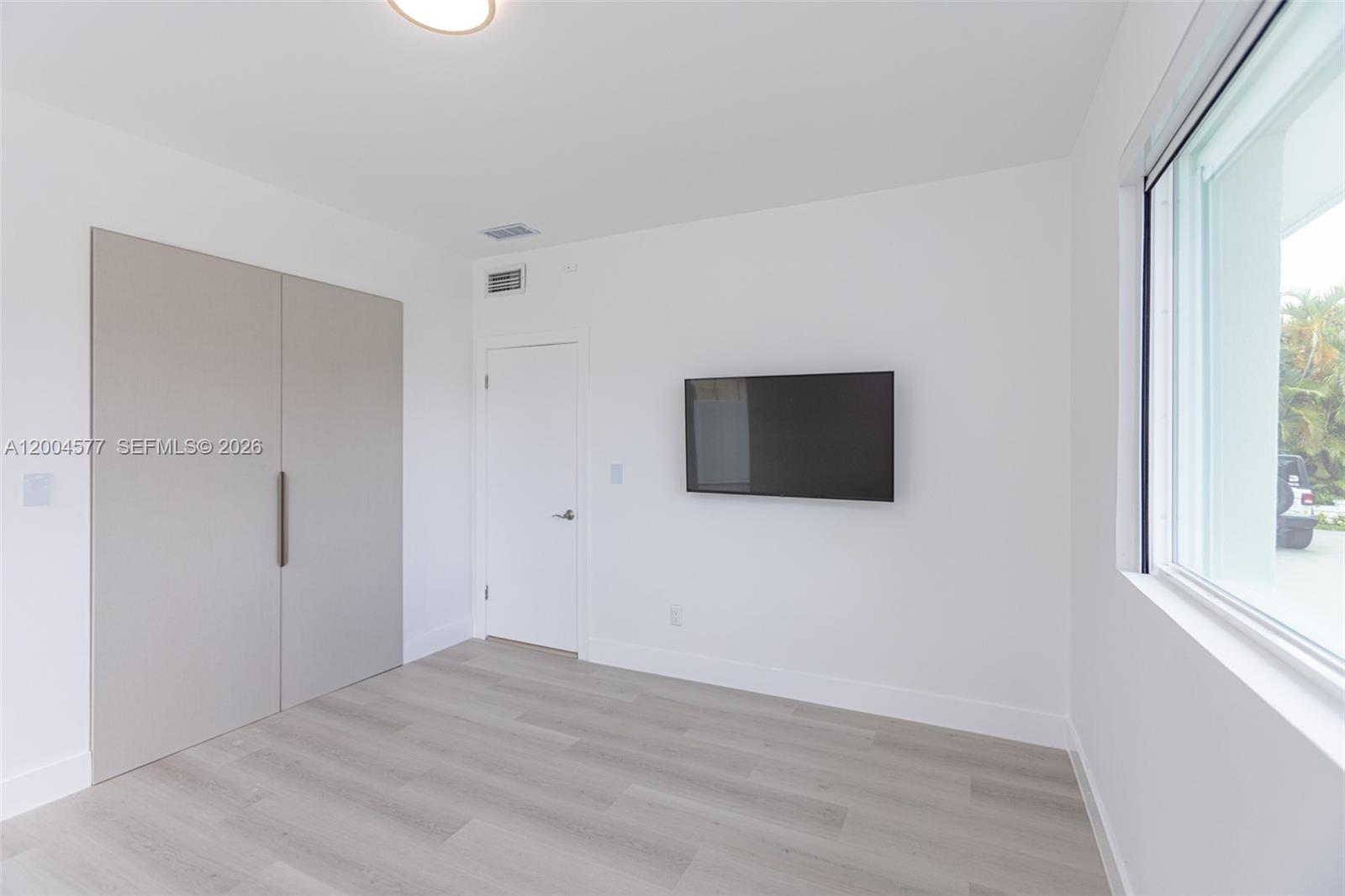 1690 Daytonia Rd, Miami Beach FL 33141