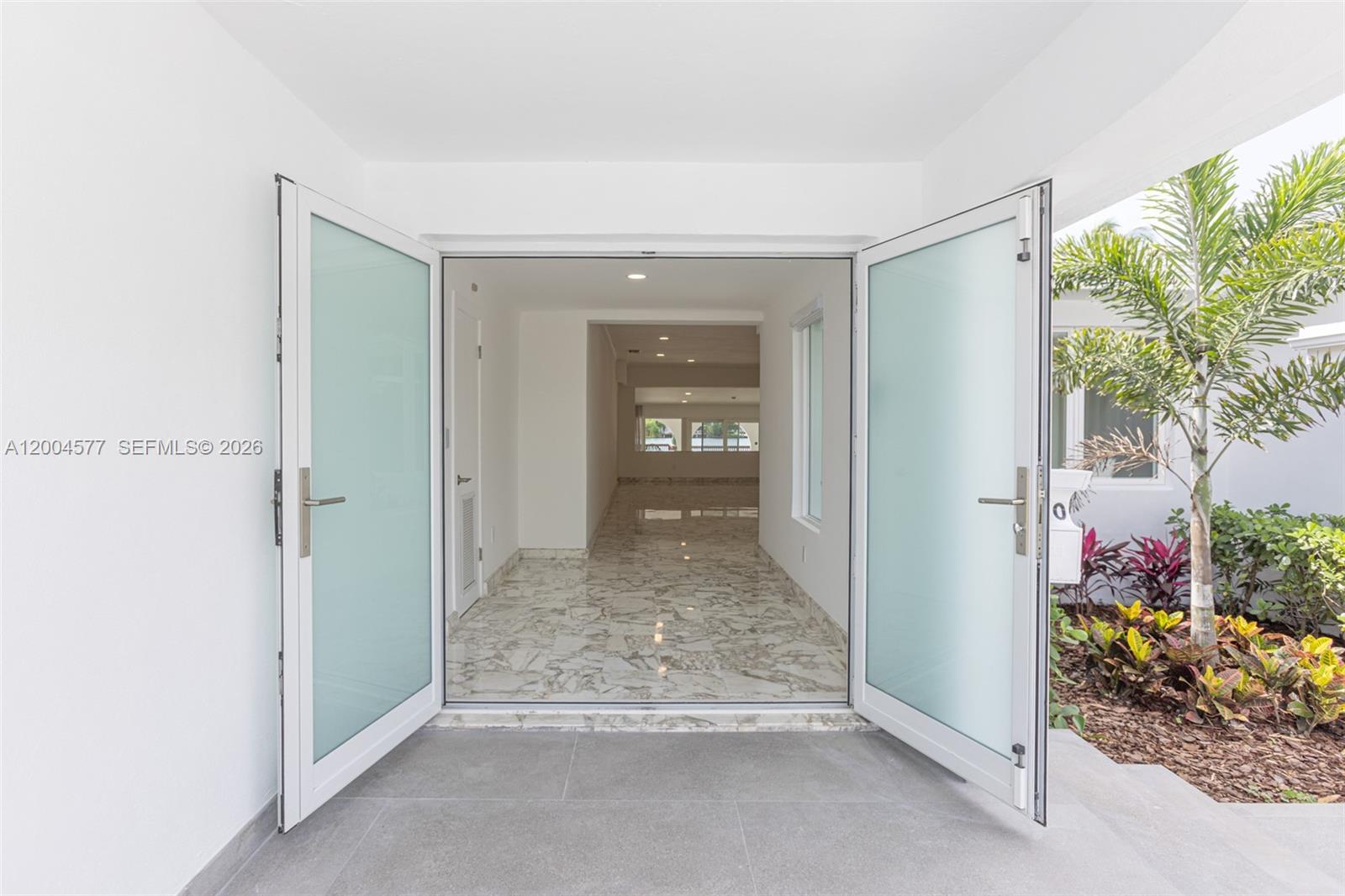 1690 Daytonia Rd, Miami Beach FL 33141