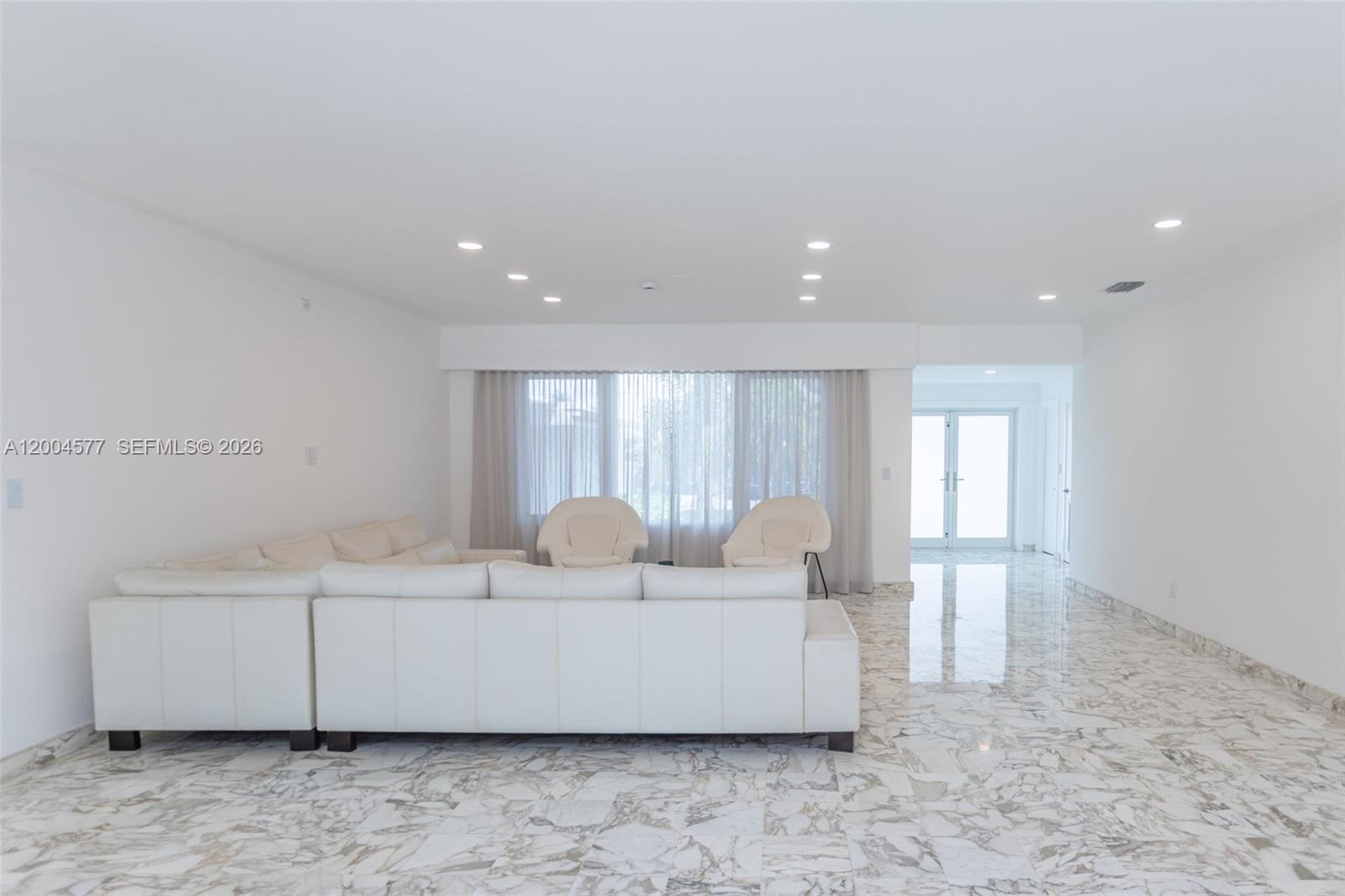 1690 Daytonia Rd, Miami Beach FL 33141