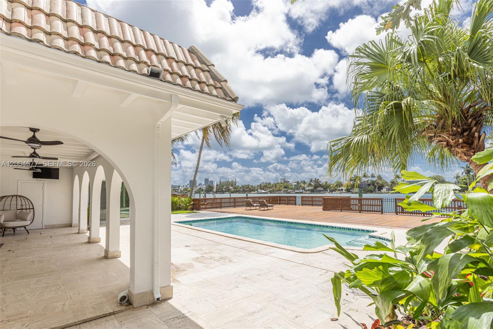 1690 Daytonia Rd, Miami Beach FL 33141