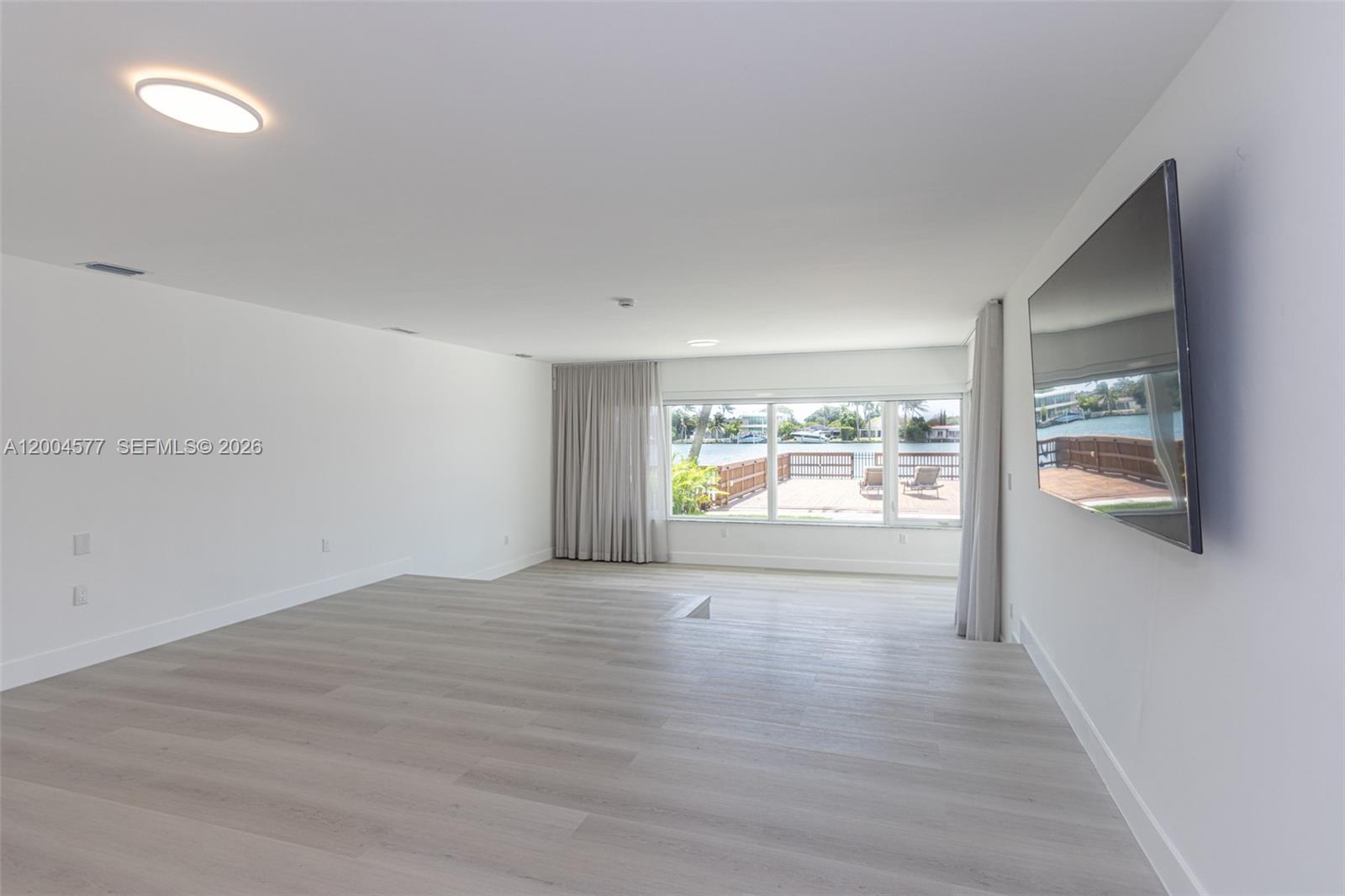 1690 Daytonia Rd, Miami Beach FL 33141