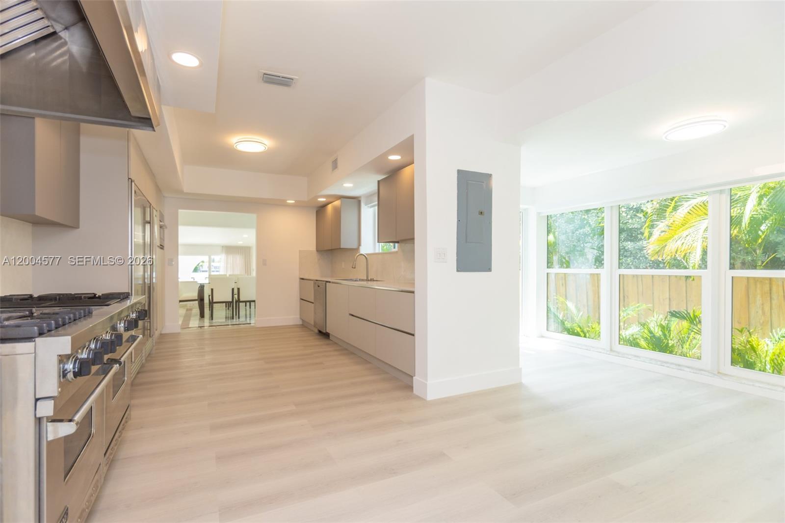 1690 Daytonia Rd, Miami Beach FL 33141