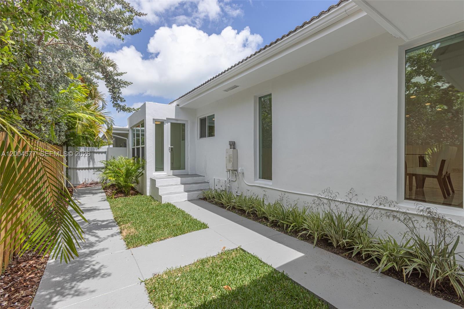 1690 Daytonia Rd, Miami Beach FL 33141