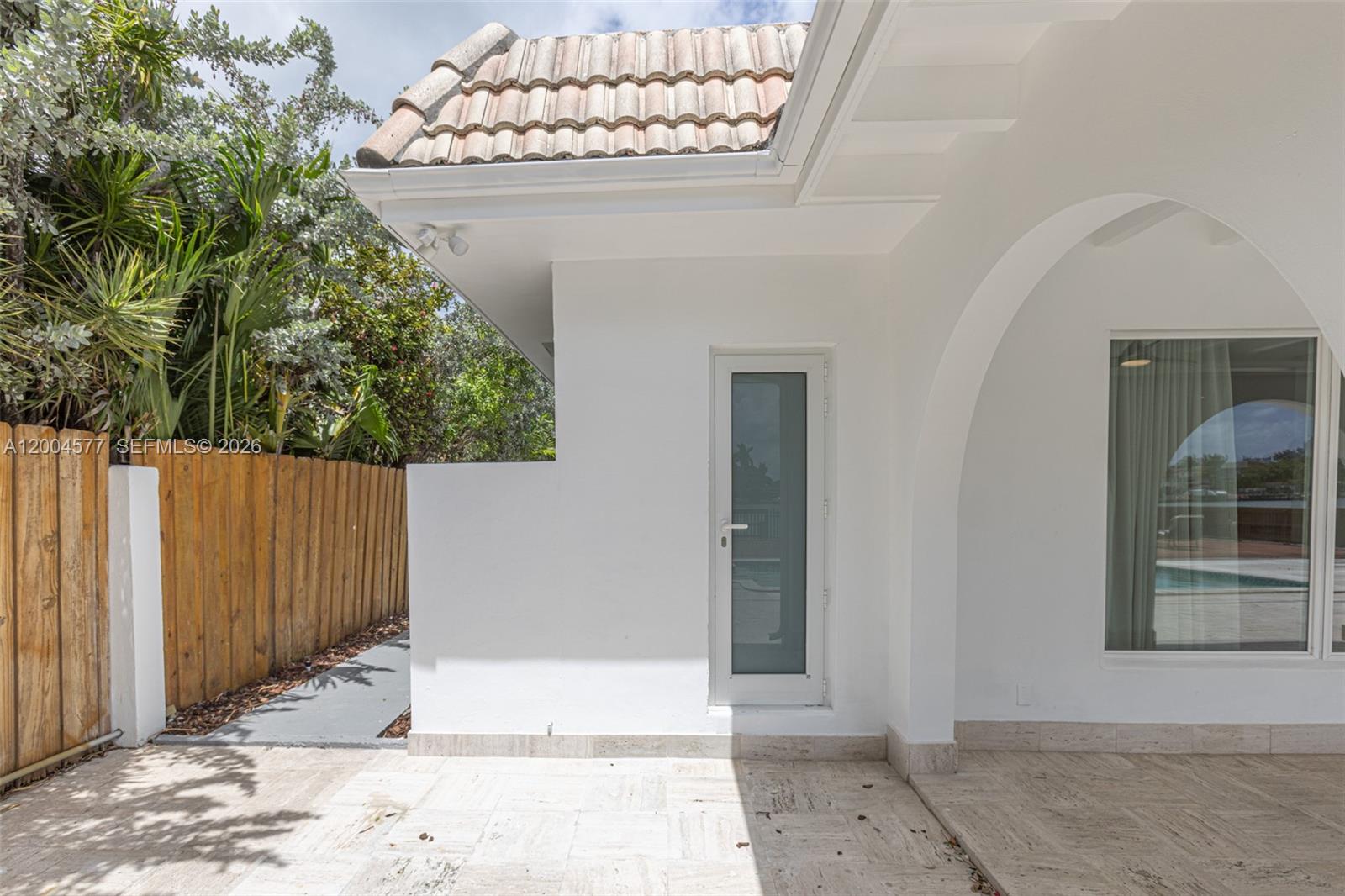 1690 Daytonia Rd, Miami Beach FL 33141