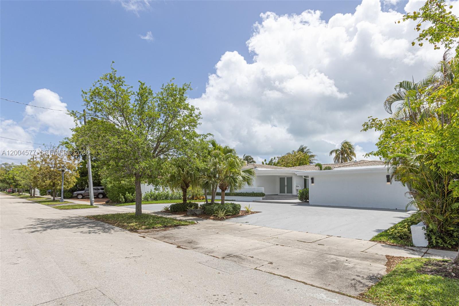 1690 Daytonia Rd, Miami Beach FL 33141