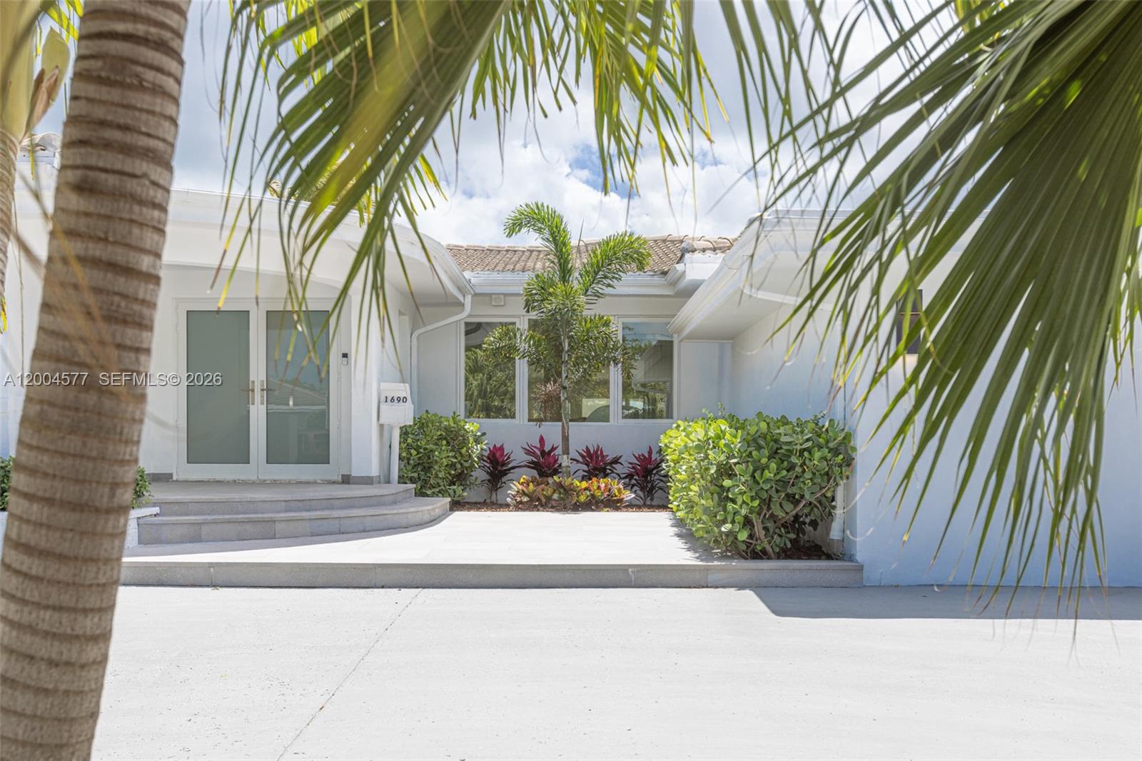 1690 Daytonia Rd, Miami Beach FL 33141