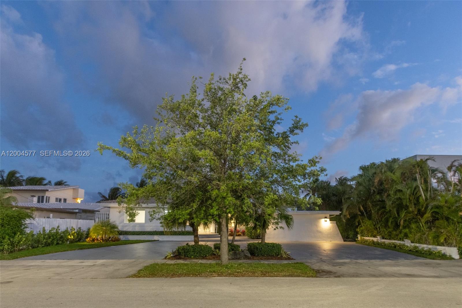 1690 Daytonia Rd, Miami Beach FL 33141
